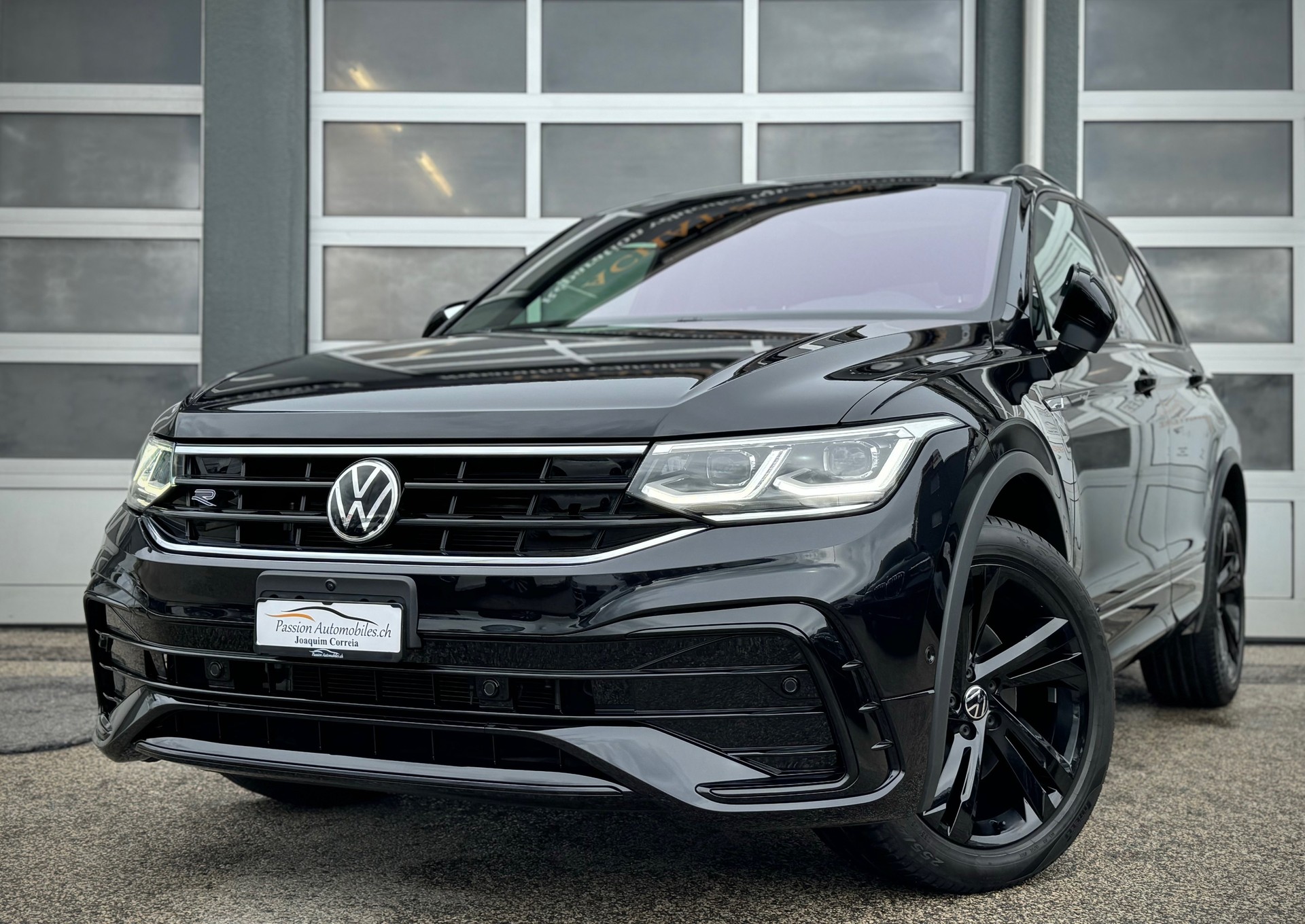 VW Tiguan 2.0TSI R-Line 4Motion DSG - Véhicule Suisse (CH)