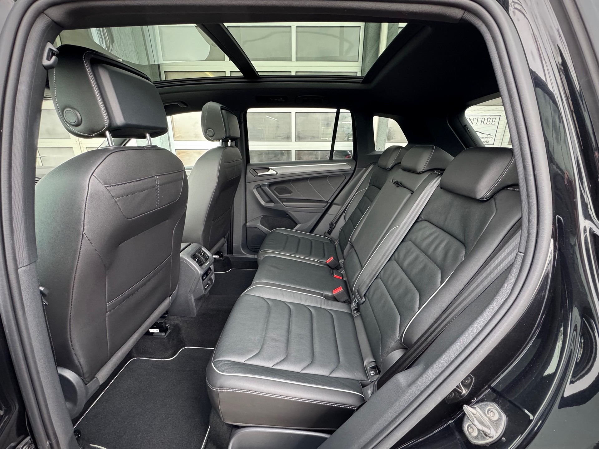 VW Tiguan 2.0TSI R-Line 4Motion DSG - Véhicule Suisse (CH)-image-4