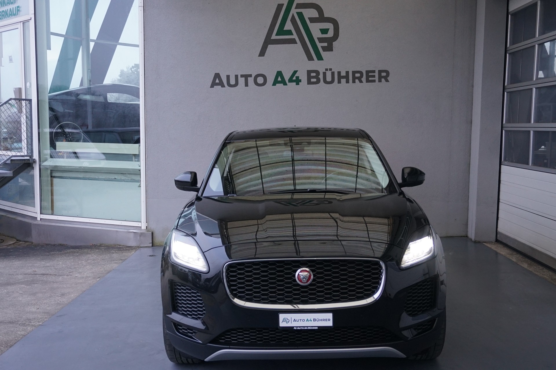 JAGUAR E-Pace P200 AWD 100% Benziner-image-8