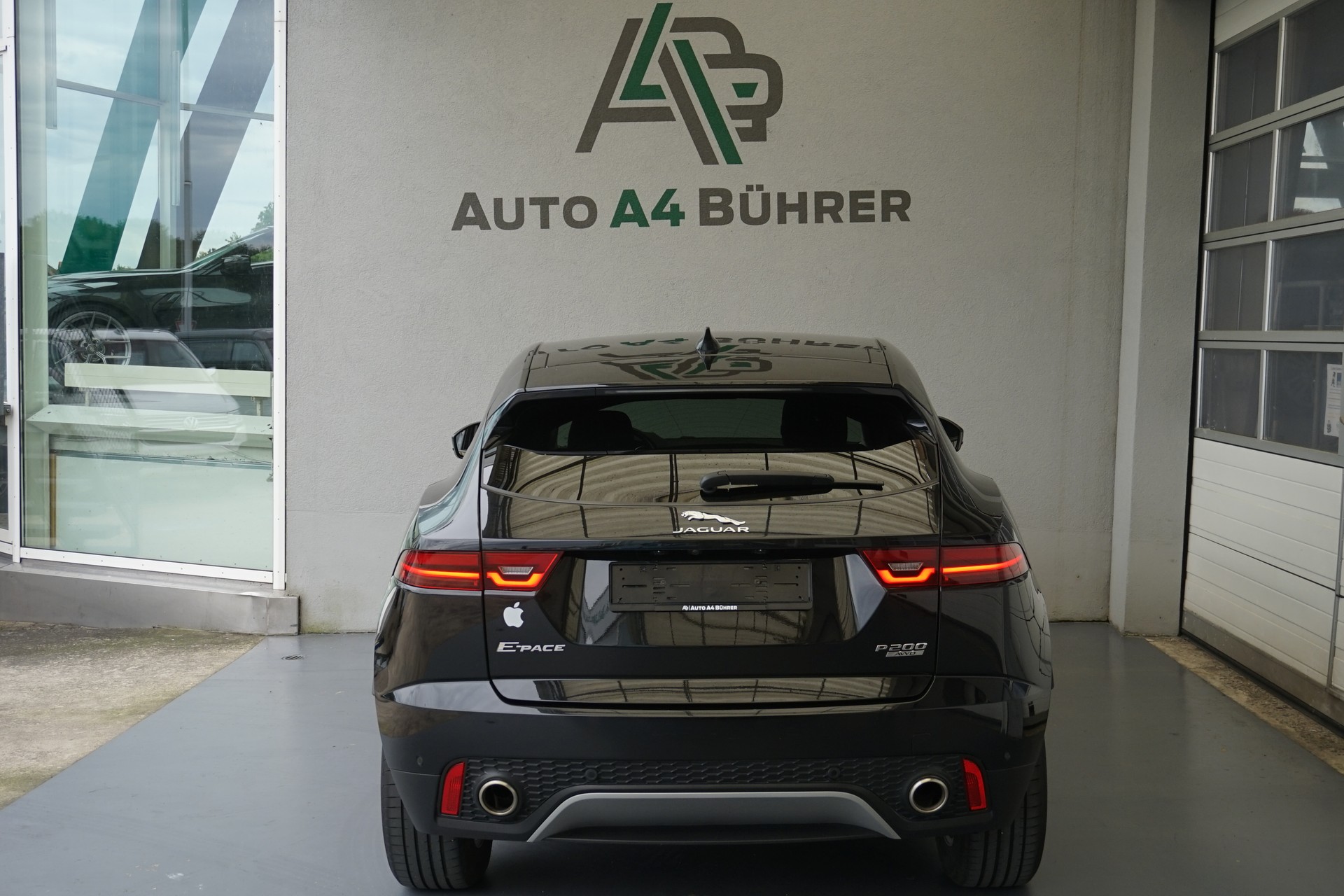 JAGUAR E-Pace P200 AWD 100% Benziner-image-9