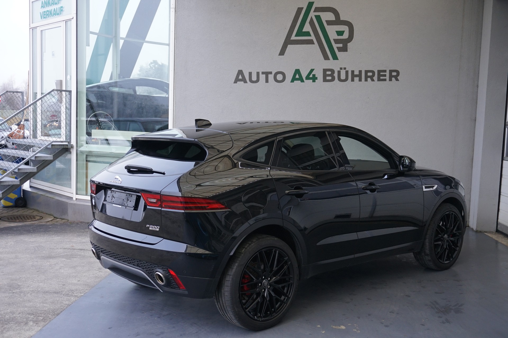 JAGUAR E-Pace P200 AWD 100% Benziner-image-7