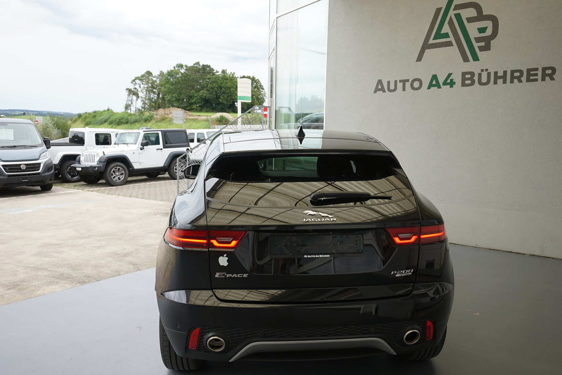 JAGUAR E-Pace P200 AWD 100% Benziner-image-5