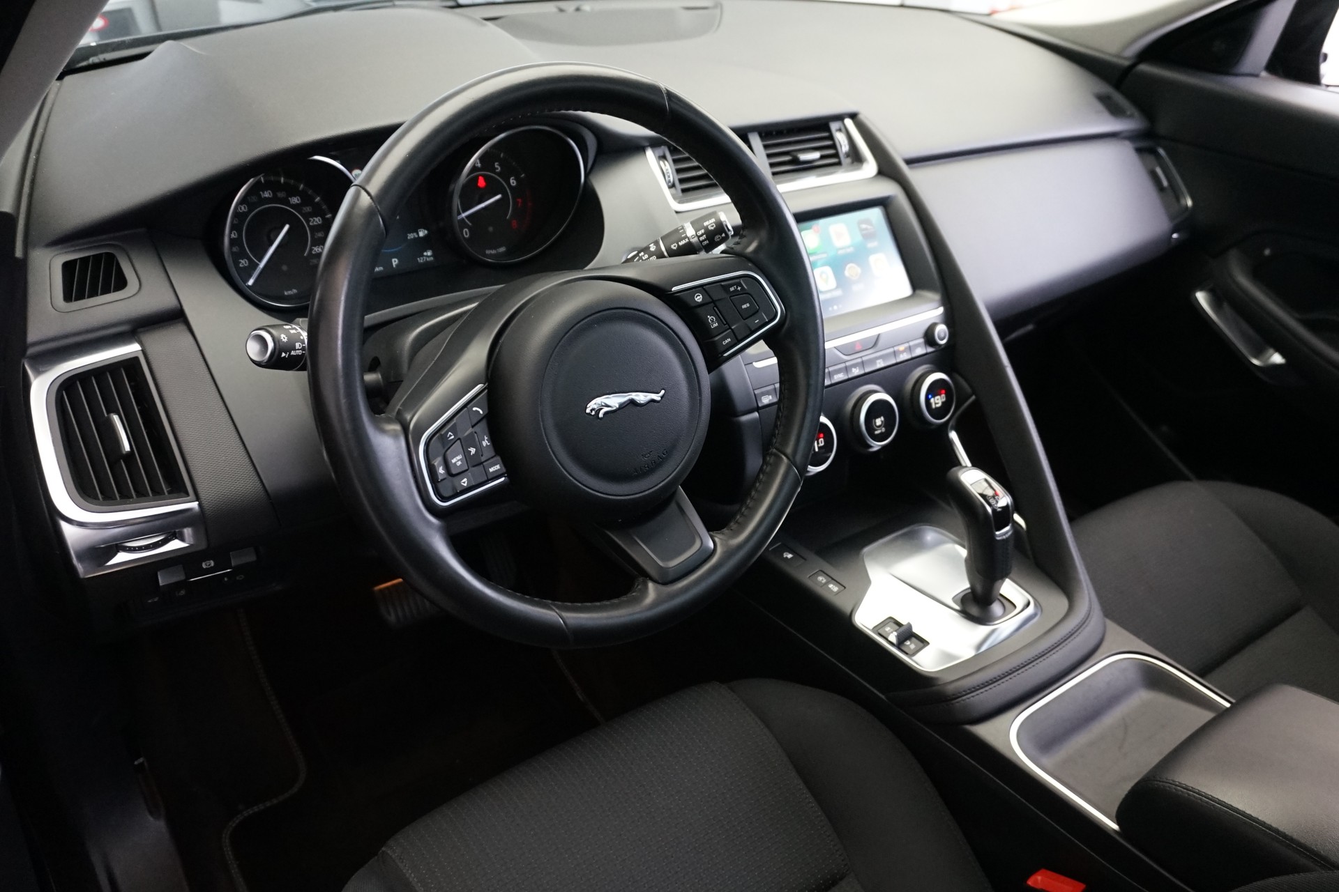 JAGUAR E-Pace P200 AWD 100% Benziner-image-15