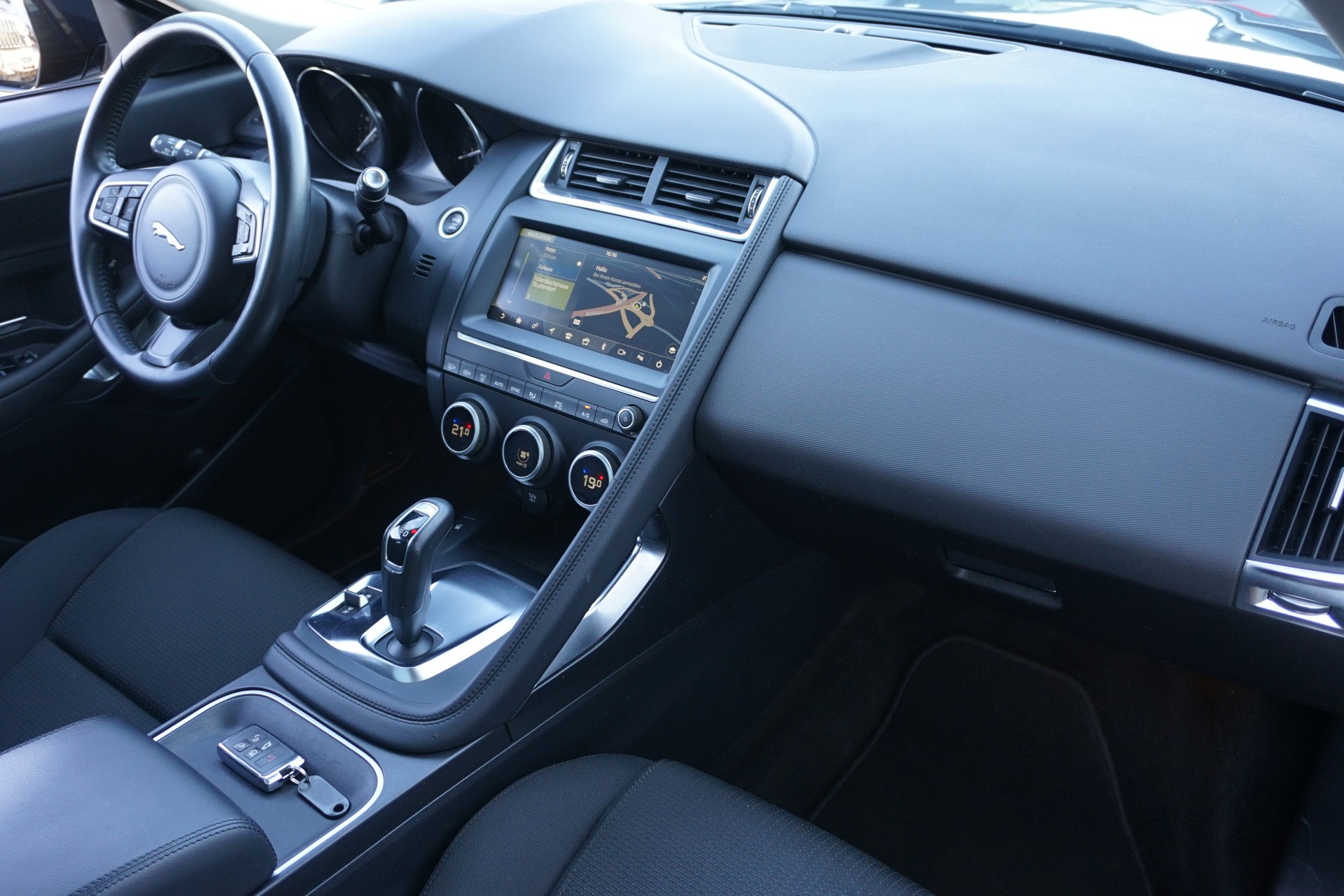JAGUAR E-Pace P200 AWD 100% Benziner-image-17