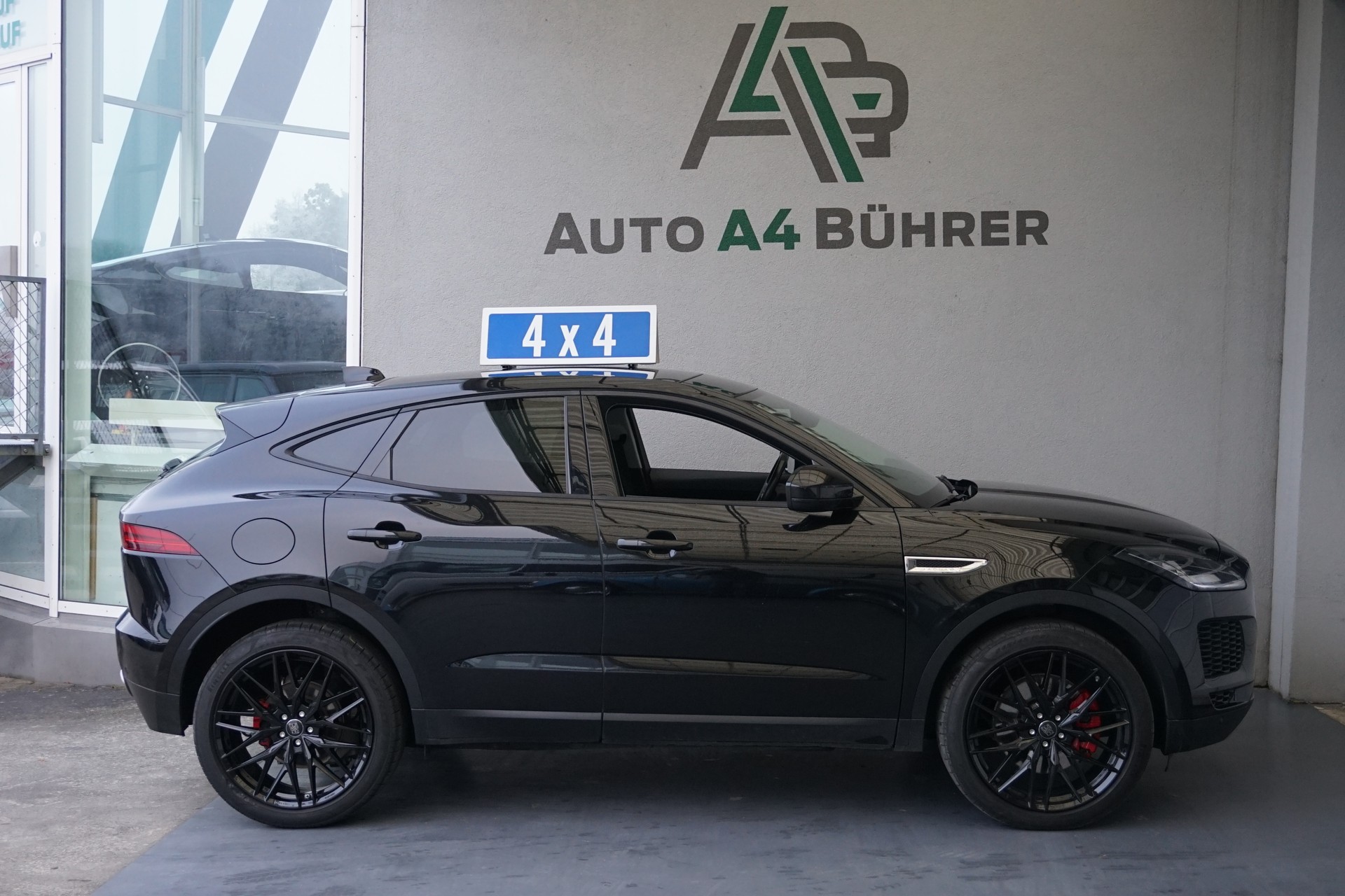 JAGUAR E-Pace P200 AWD 100% Benziner-image-4