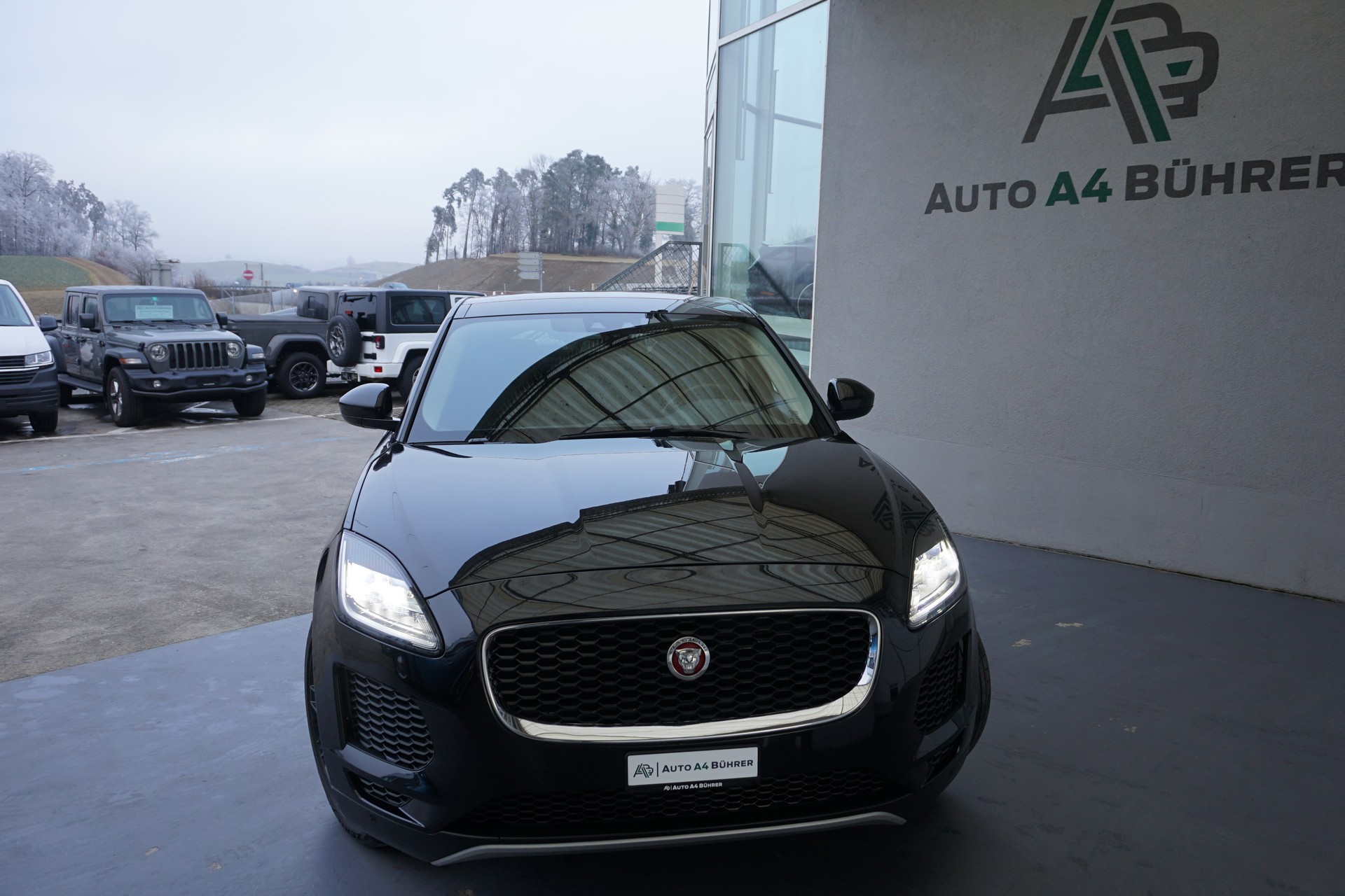 JAGUAR E-Pace P200 AWD 100% Benziner-image-2