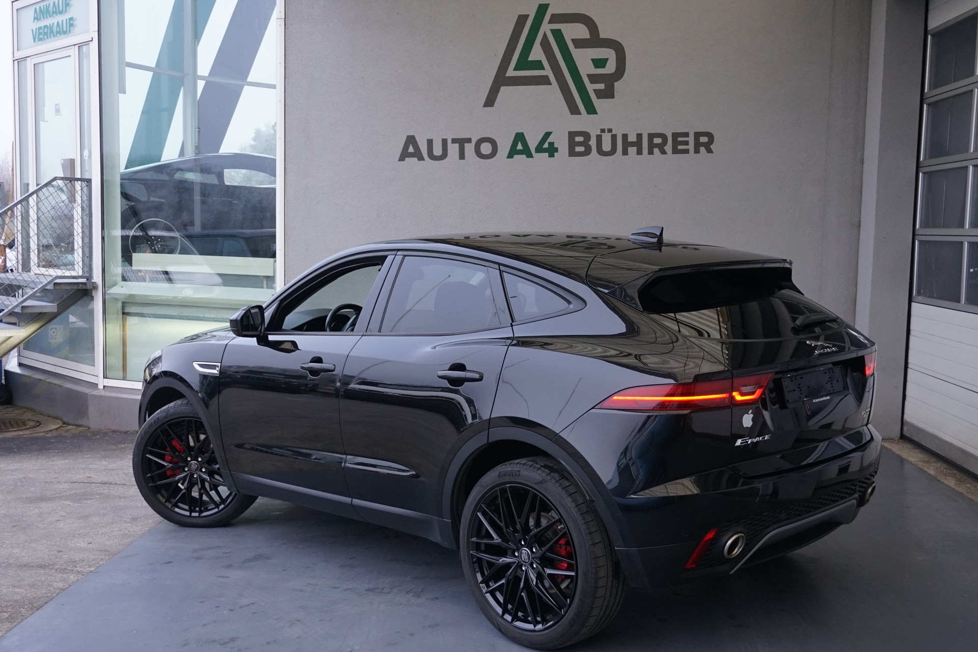 JAGUAR E-Pace P200 AWD 100% Benziner-image-6