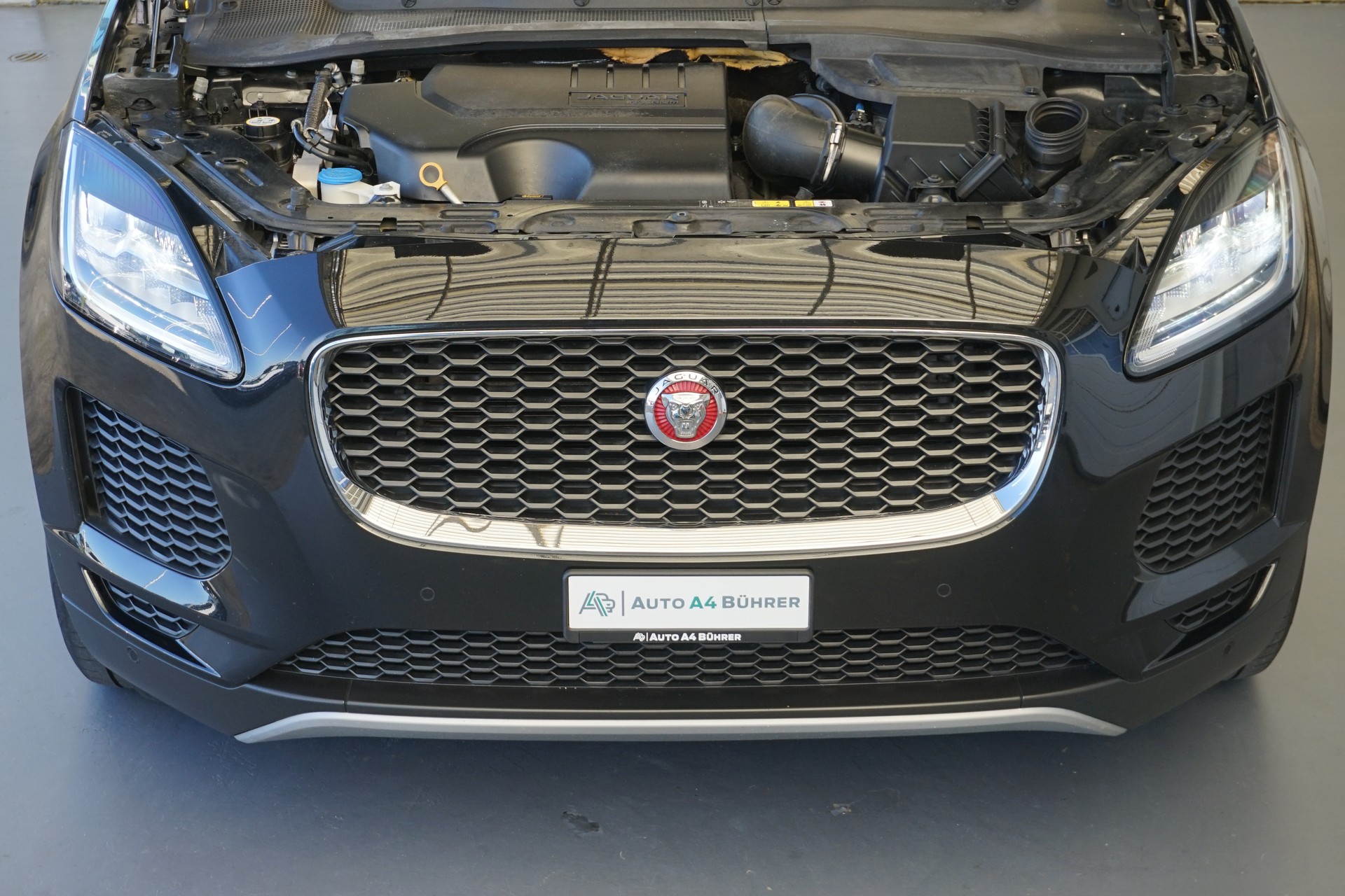 JAGUAR E-Pace P200 AWD 100% Benziner-image-13