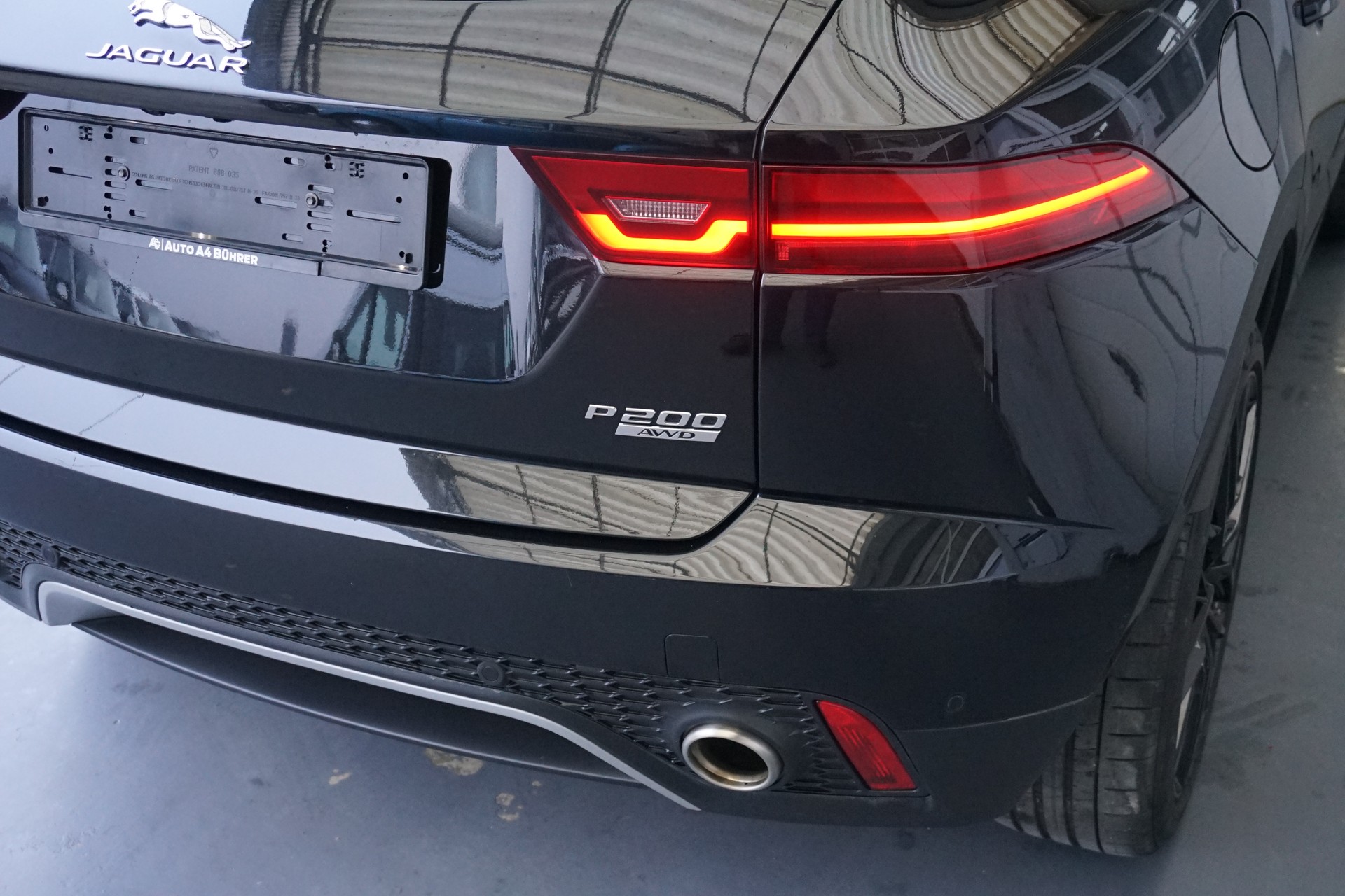 JAGUAR E-Pace P200 AWD 100% Benziner-image-11