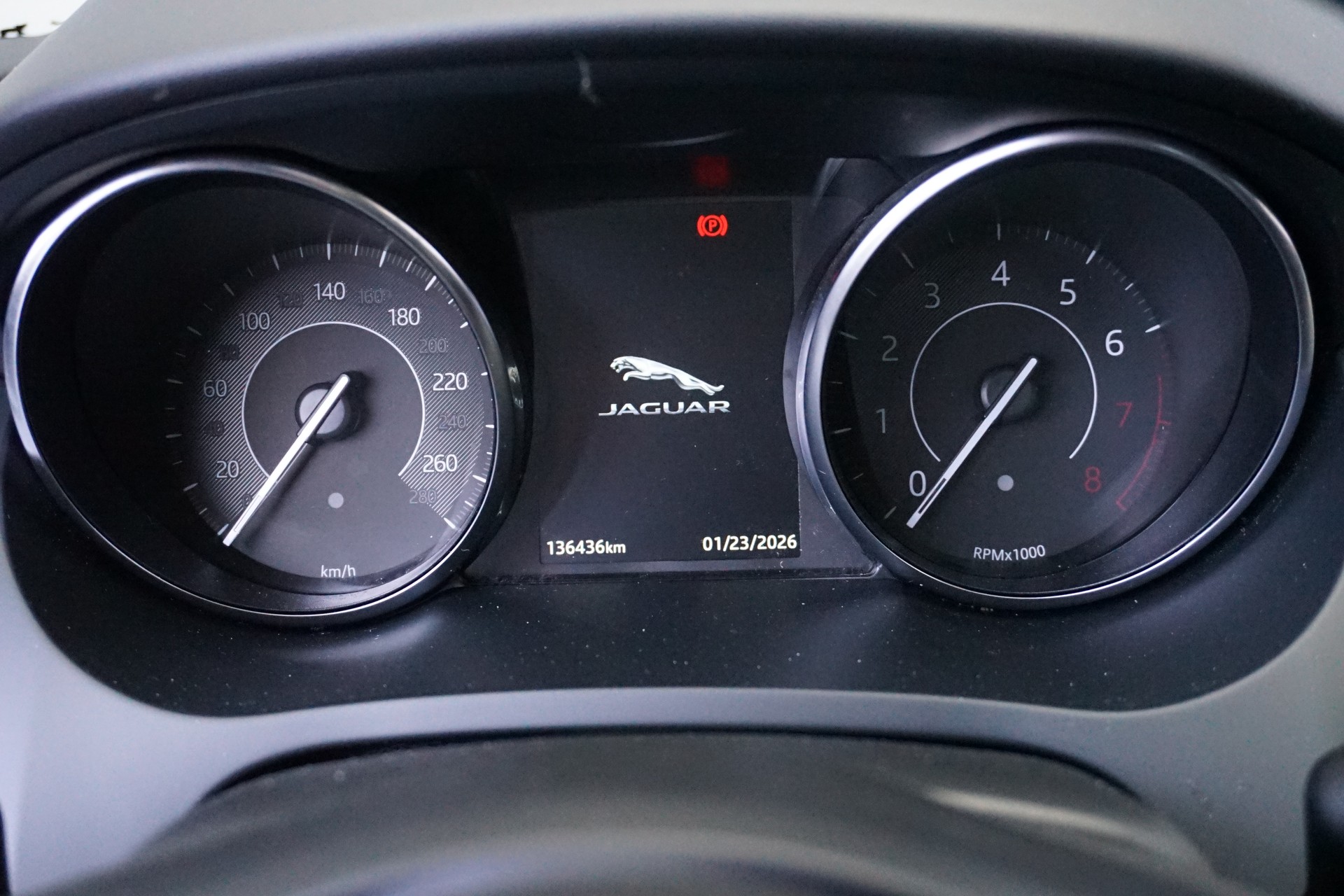 JAGUAR E-Pace P200 AWD 100% Benziner-image-23