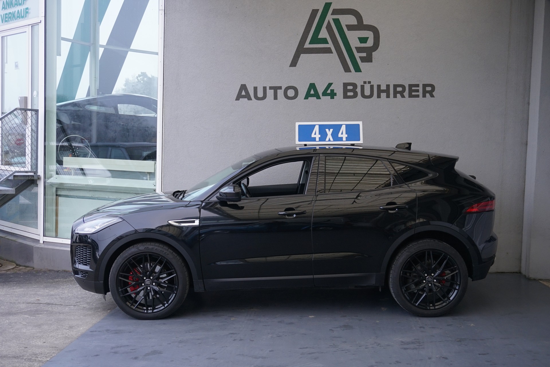 JAGUAR E-Pace P200 AWD 100% Benziner-image-0