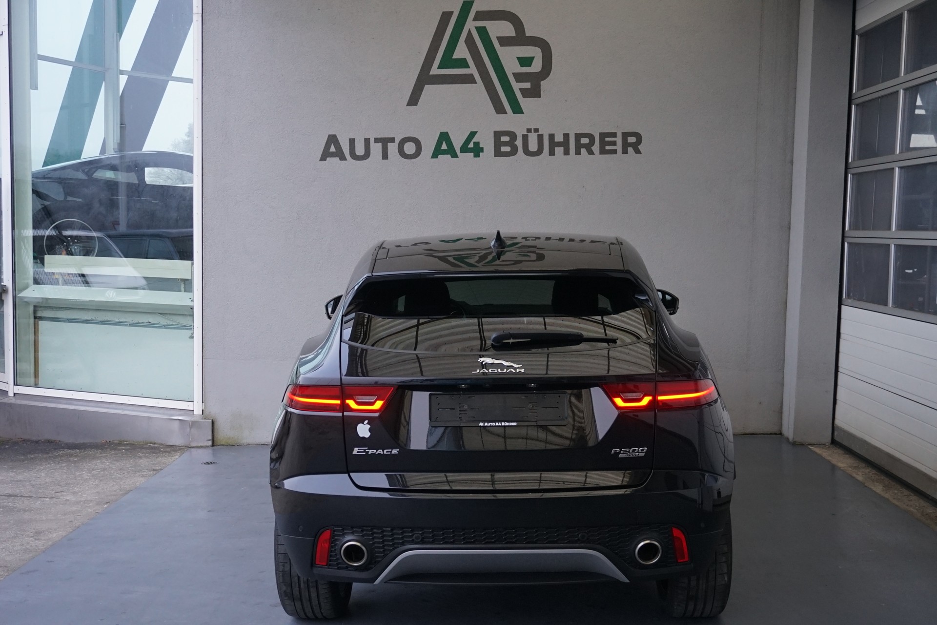 JAGUAR E-Pace P200 AWD 100% Benziner-image-10
