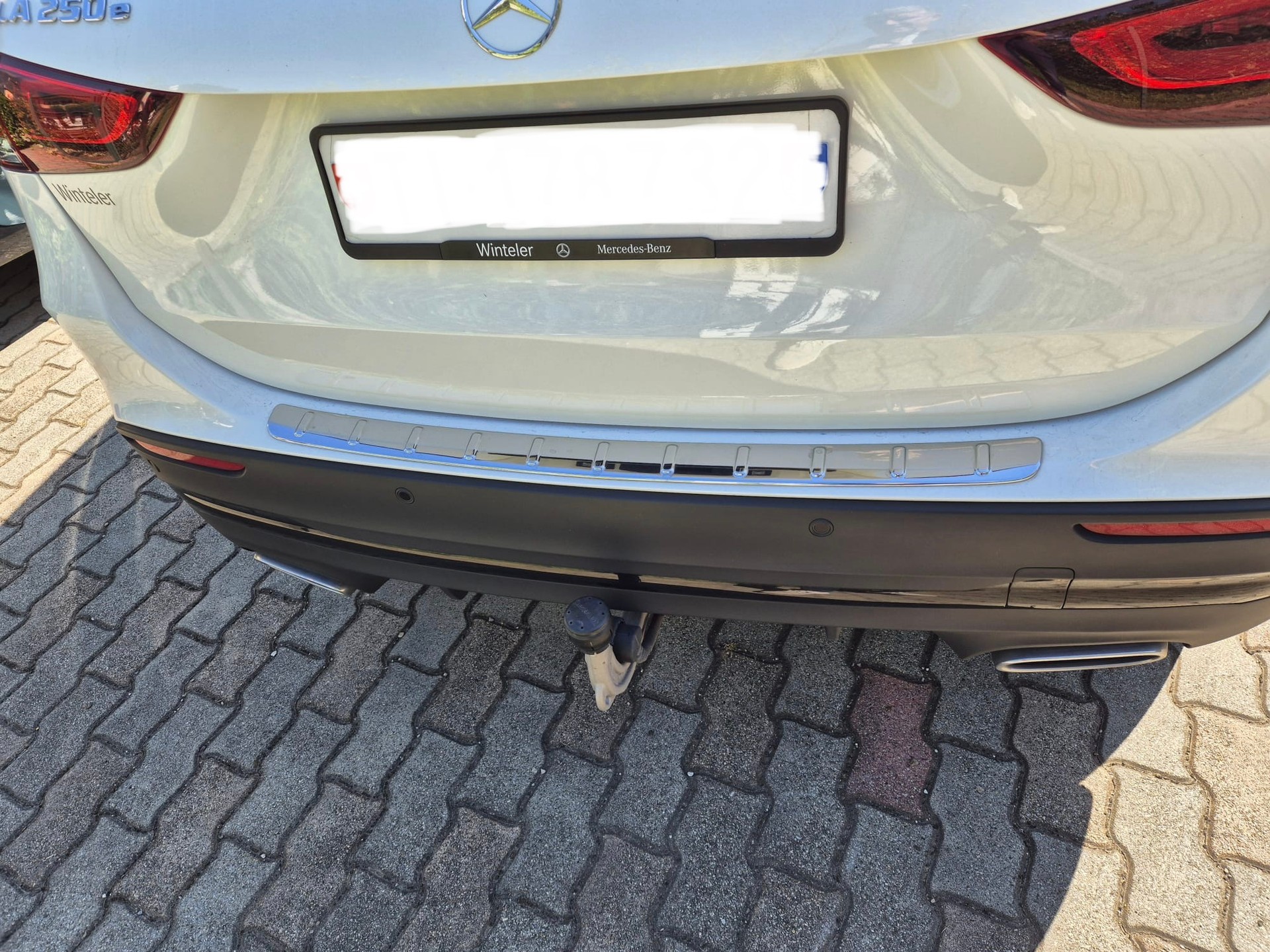 MERCEDES-BENZ GLA 250e AMG Line 8G-DCT-image-23