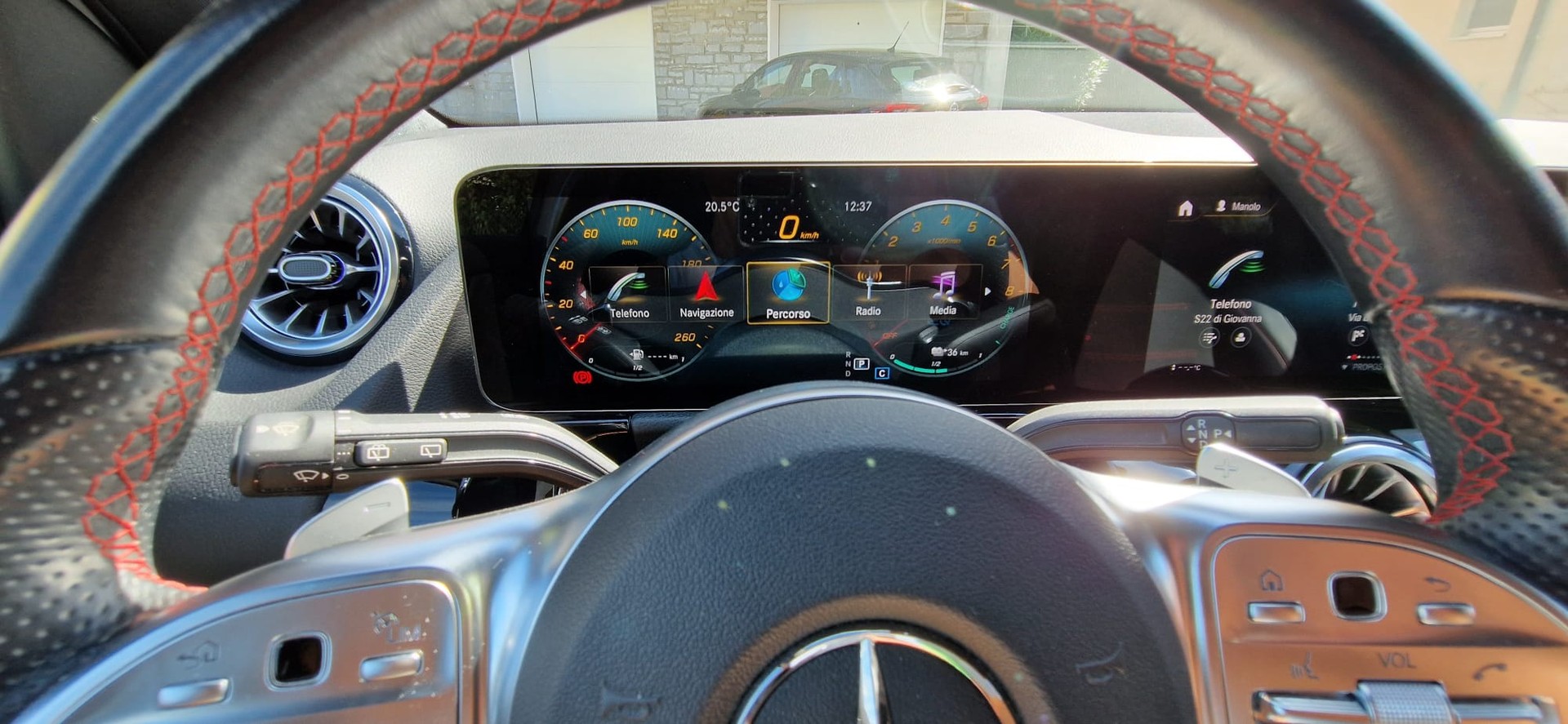 MERCEDES-BENZ GLA 250e AMG Line 8G-DCT-image-4