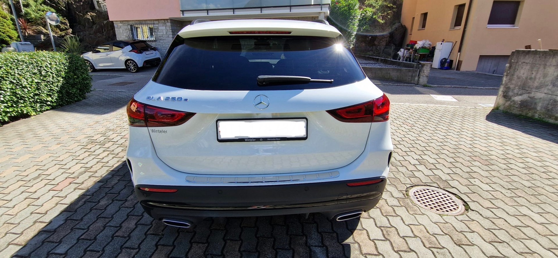 MERCEDES-BENZ GLA 250e AMG Line 8G-DCT-image-14