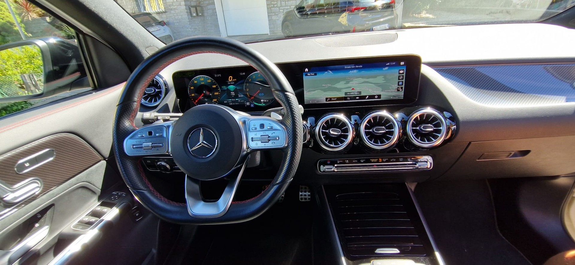 MERCEDES-BENZ GLA 250e AMG Line 8G-DCT-image-18