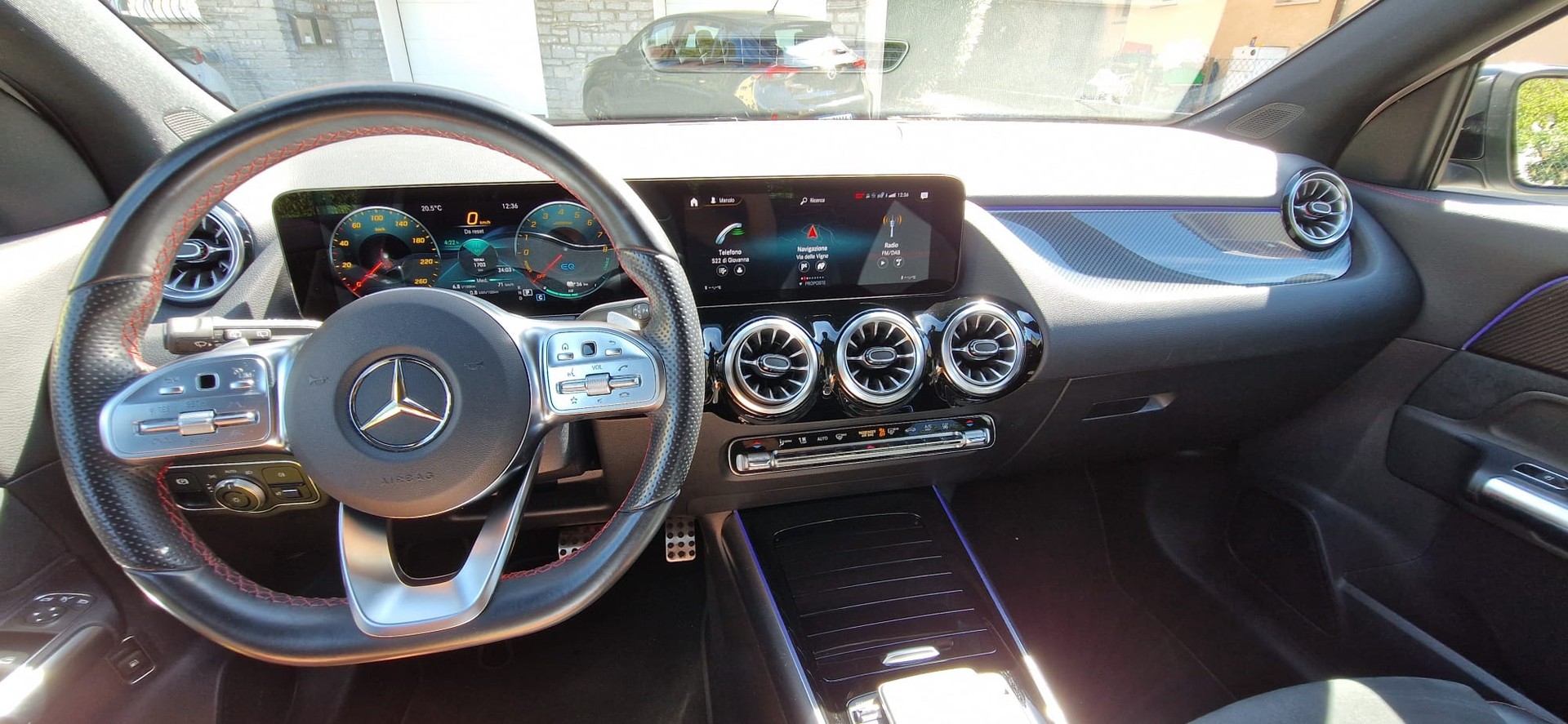 MERCEDES-BENZ GLA 250e AMG Line 8G-DCT-image-1