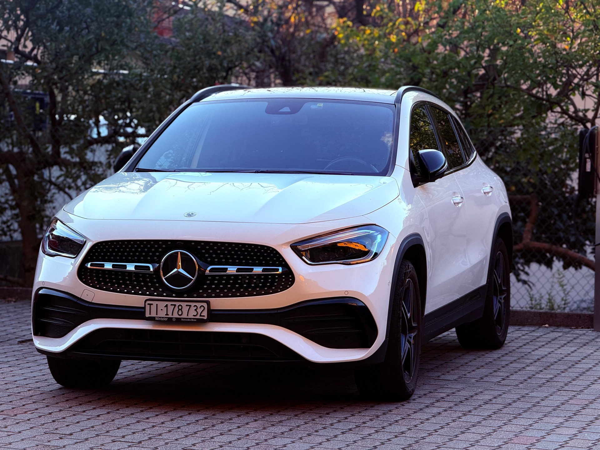 MERCEDES-BENZ GLA 250e AMG Line 8G-DCT