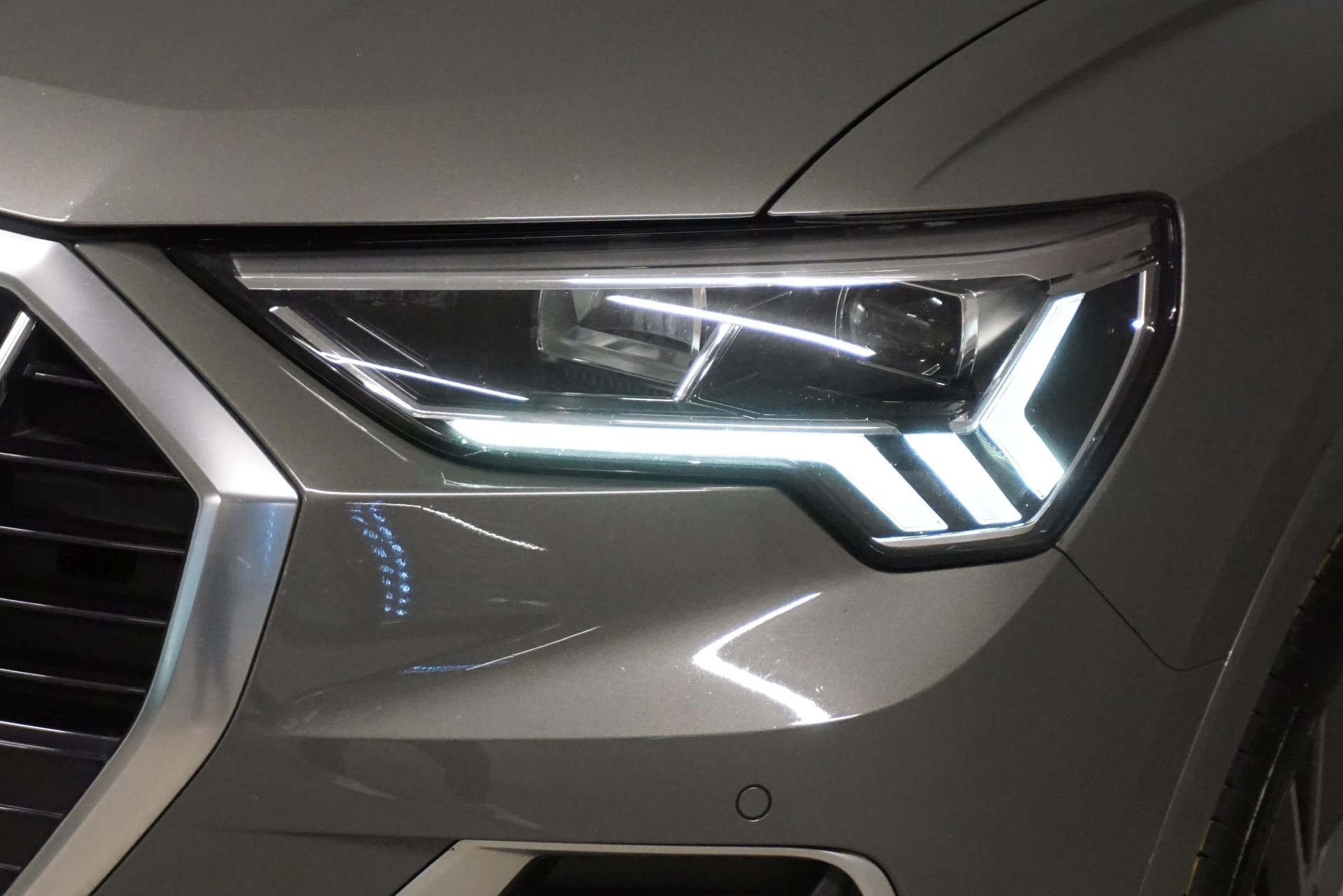 AUDI Q3 35 TDI advanced quattro S-tronic-image-5