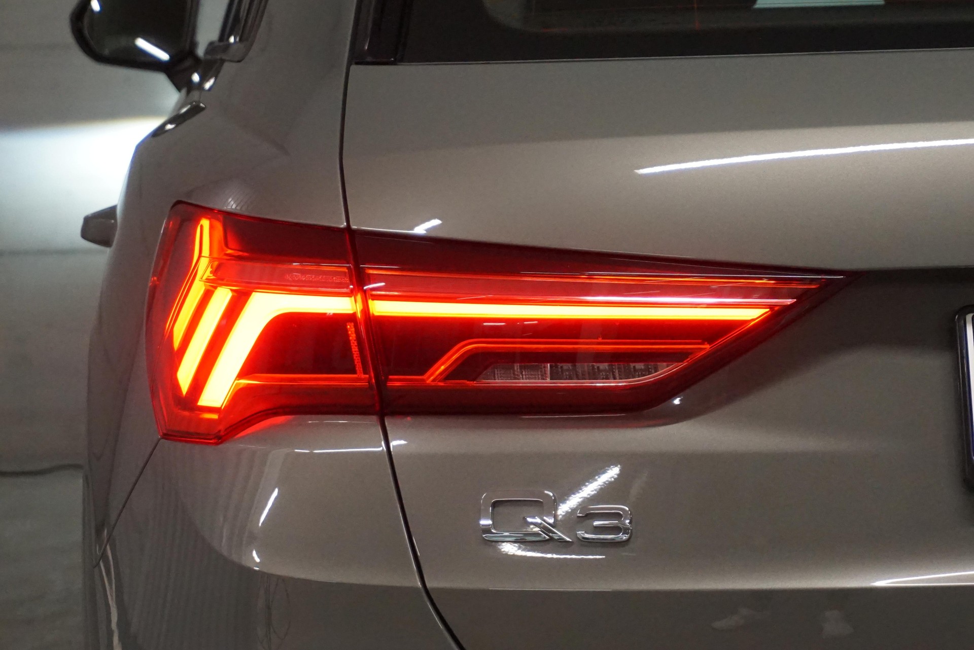 AUDI Q3 35 TDI advanced quattro S-tronic-image-4