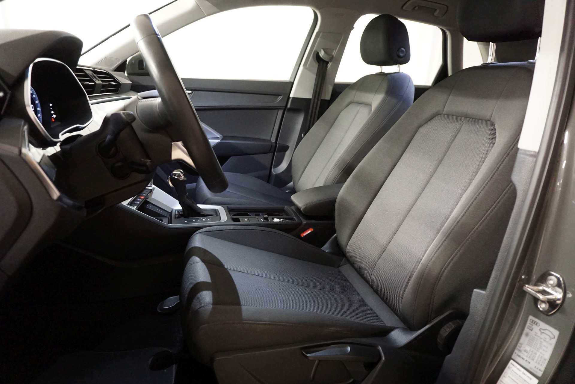 AUDI Q3 35 TDI advanced quattro S-tronic-image-6