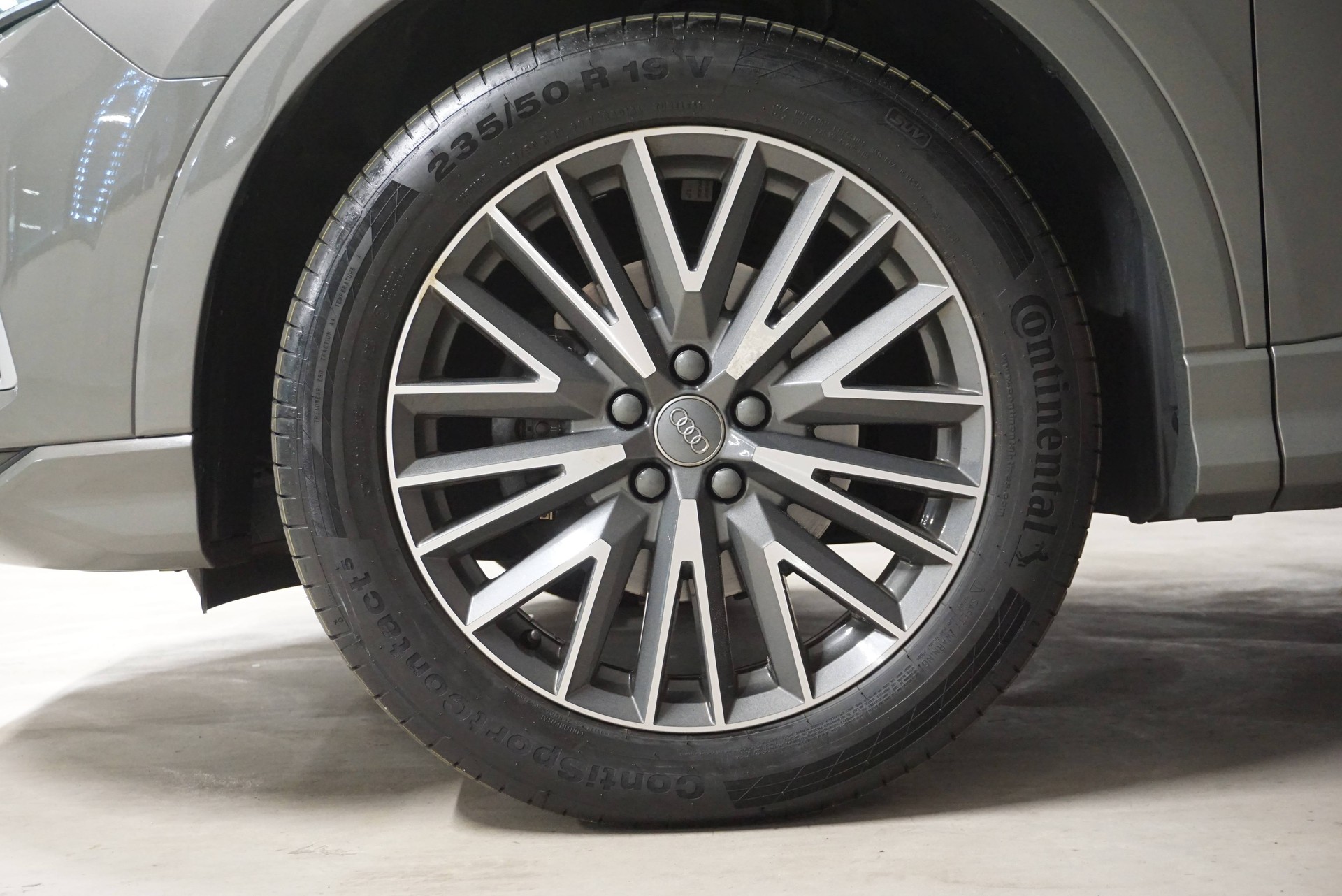 AUDI Q3 35 TDI advanced quattro S-tronic-image-11