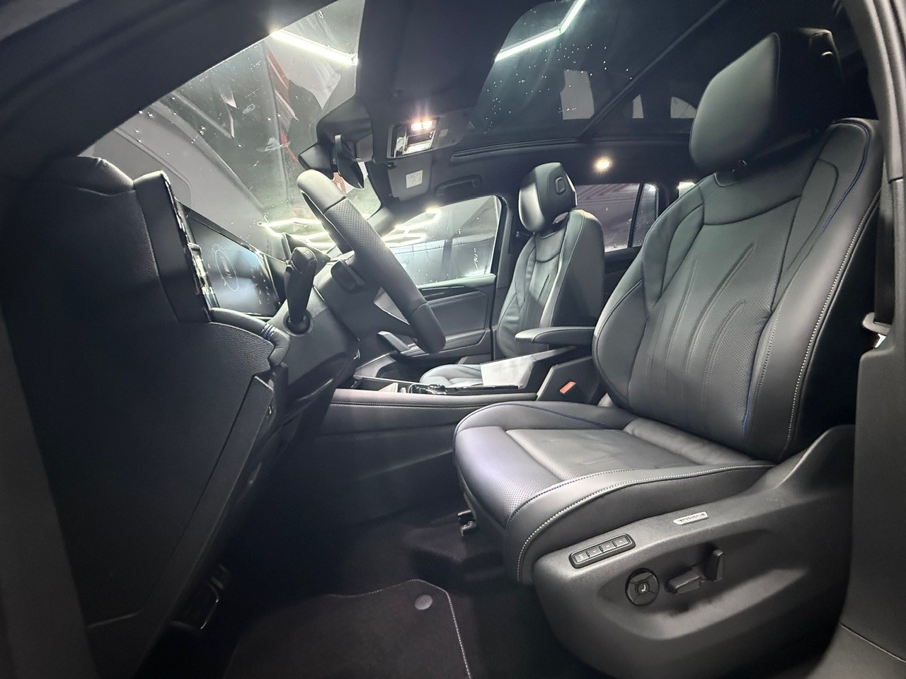 VW Tiguan 2.0 TDI SCR R-Line 4Motion DSG-image-7
