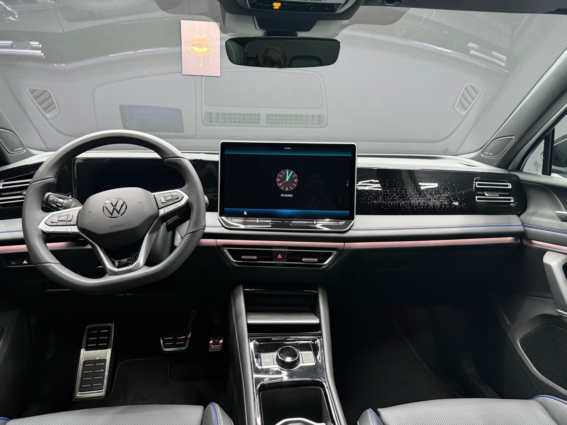 VW Tiguan 2.0 TDI SCR R-Line 4Motion DSG-image-9