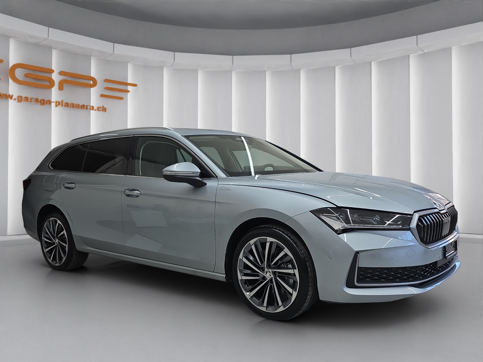SKODA Superb Combi 2.0 TSI L & K 4x4 DSG-showroom-element-1