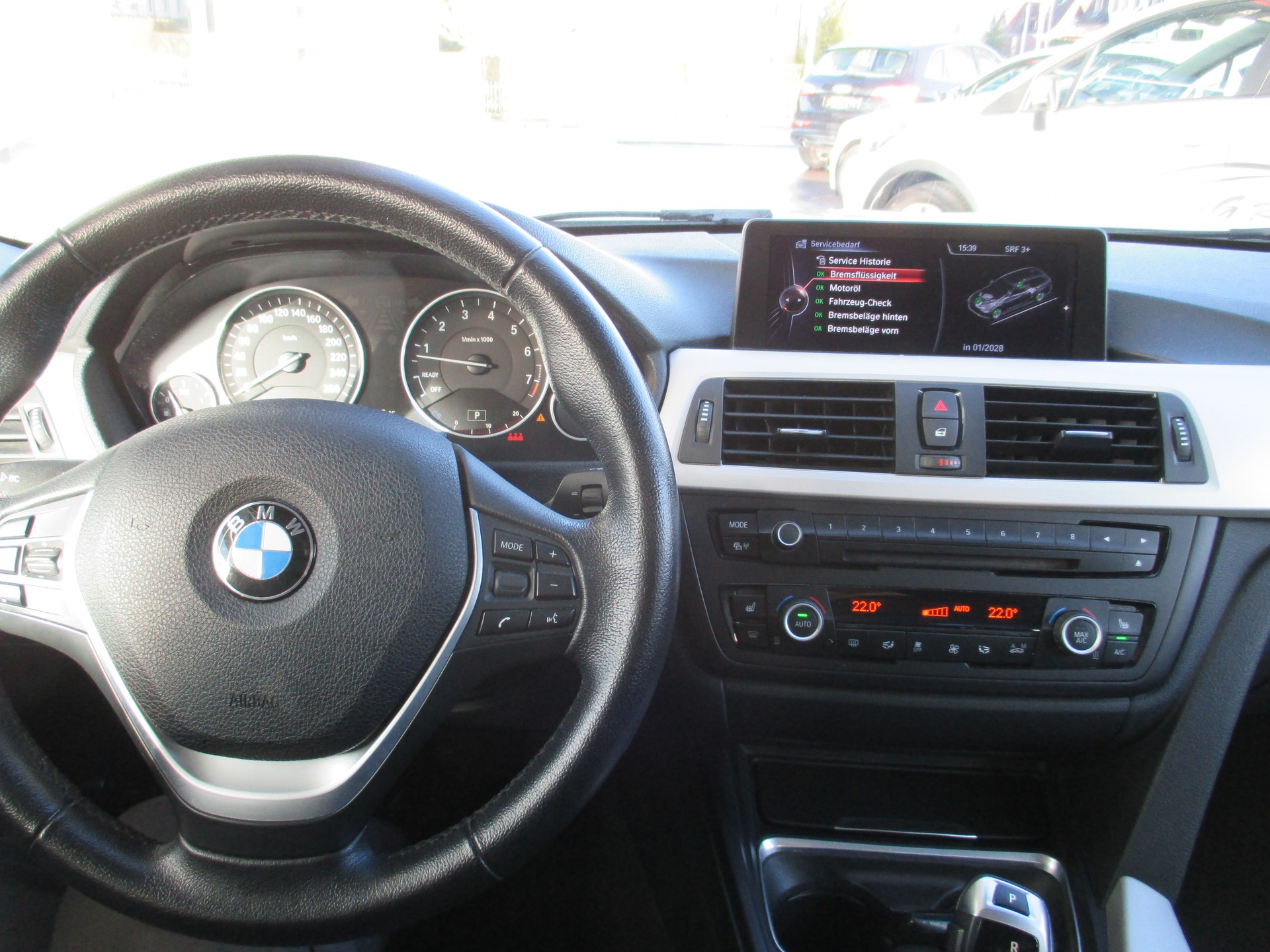 BMW 320i Touring Steptronic-image-13