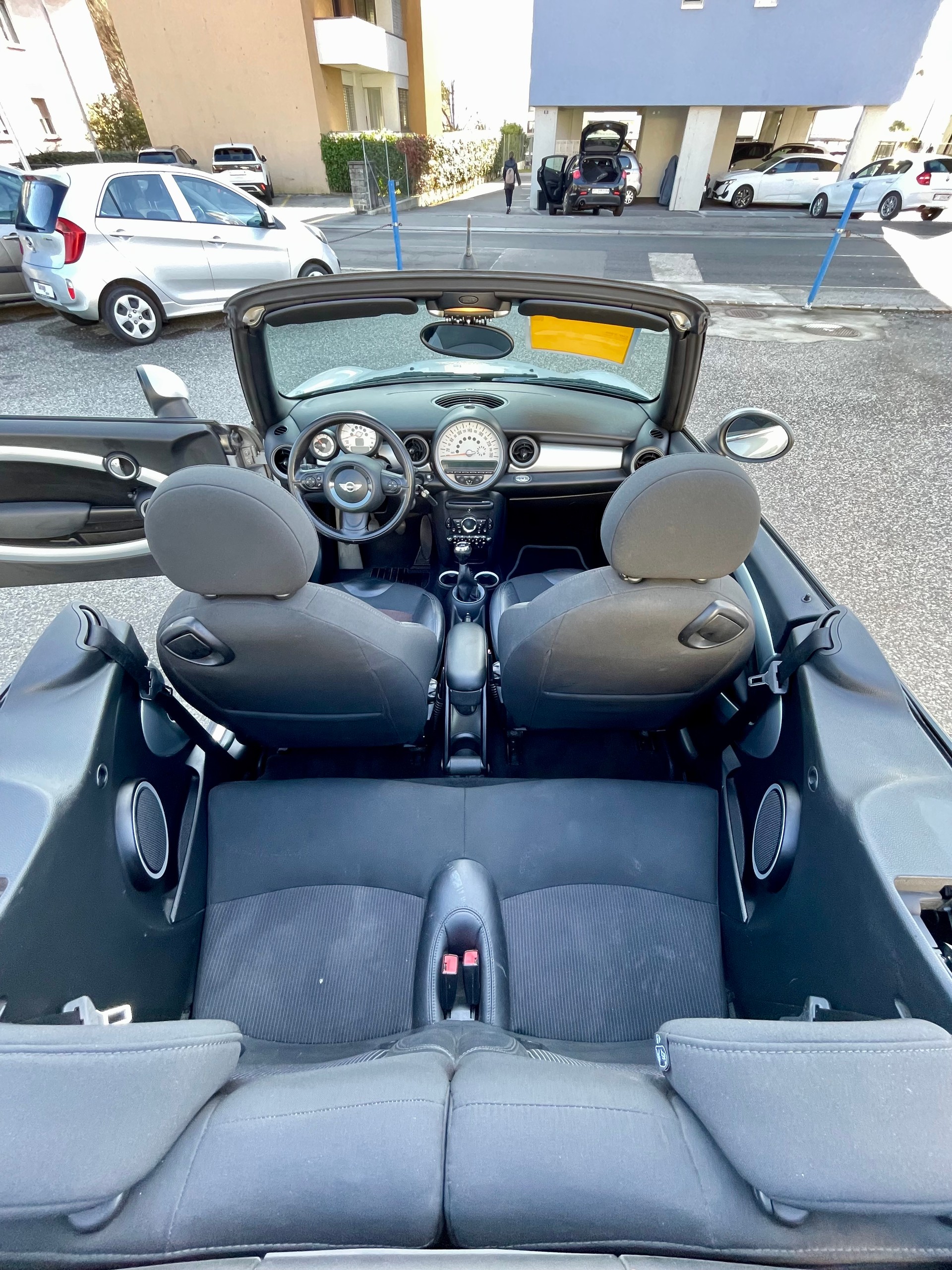 MINI Cooper Cabriolet-image-13