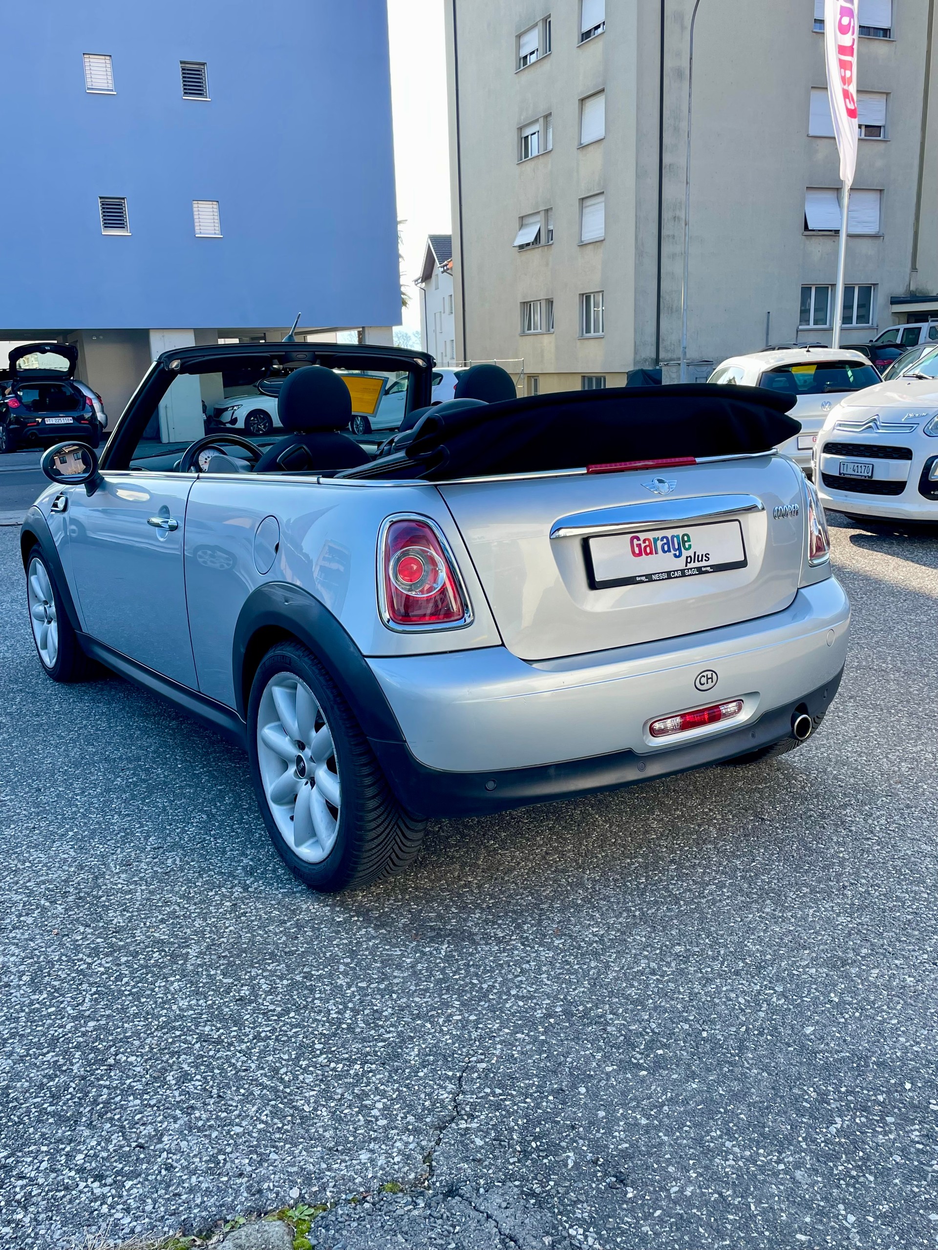 MINI Cooper Cabriolet-image-10