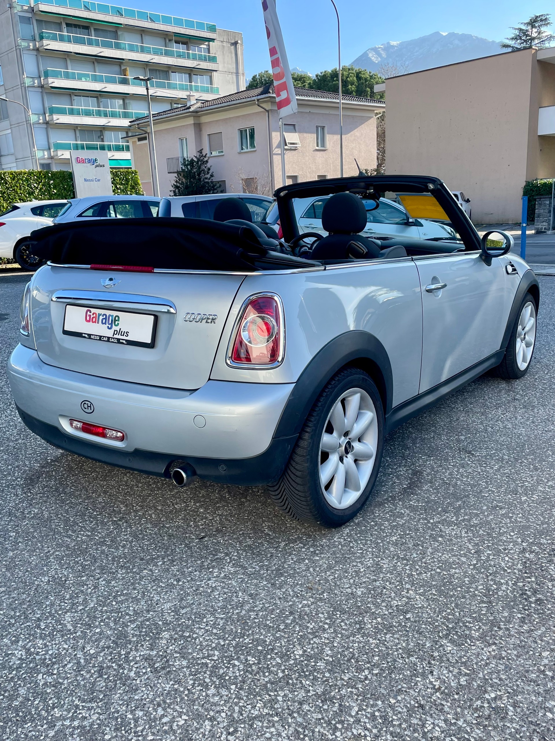MINI Cooper Cabriolet-image-9