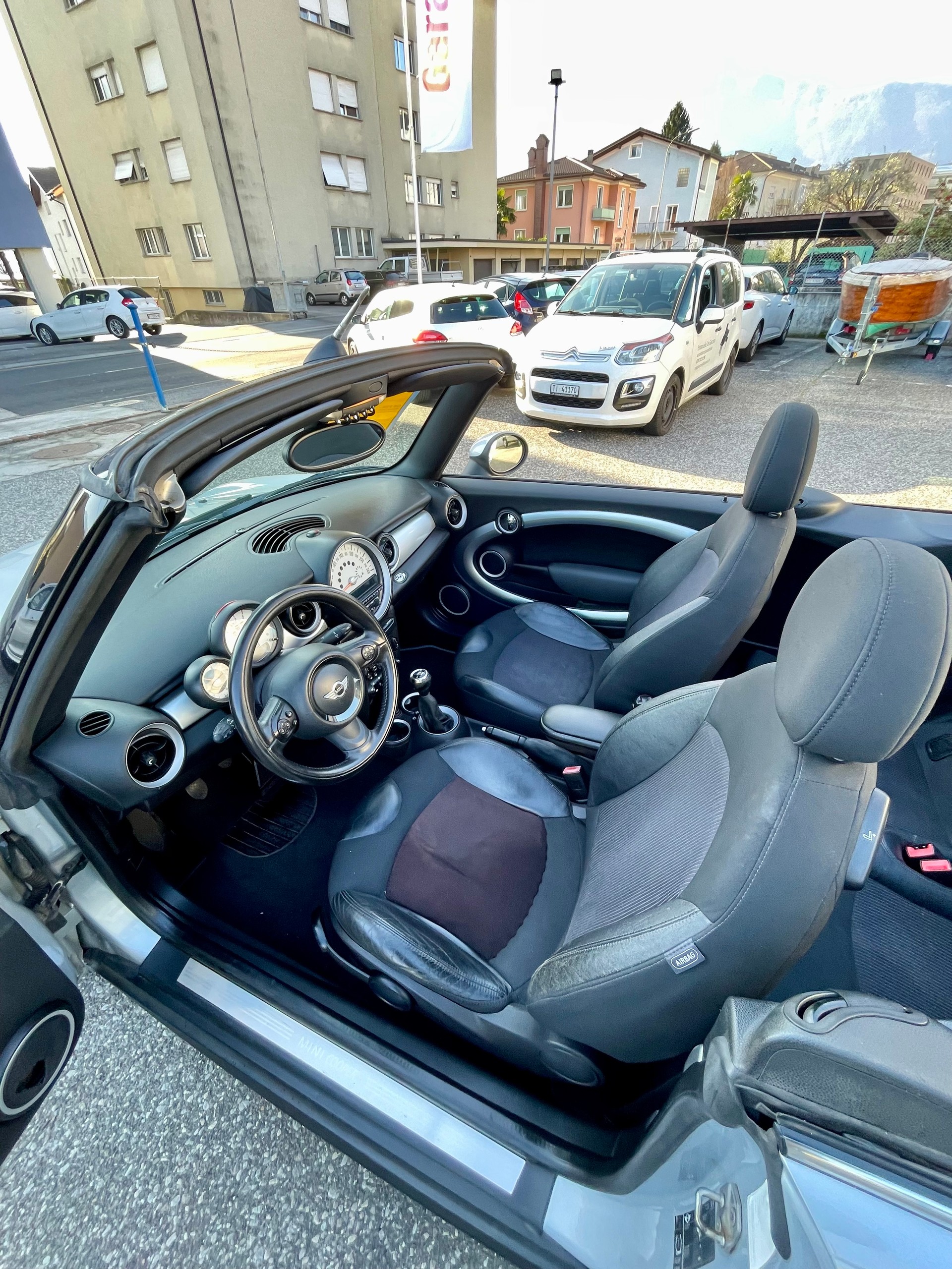 MINI Cooper Cabriolet-image-12