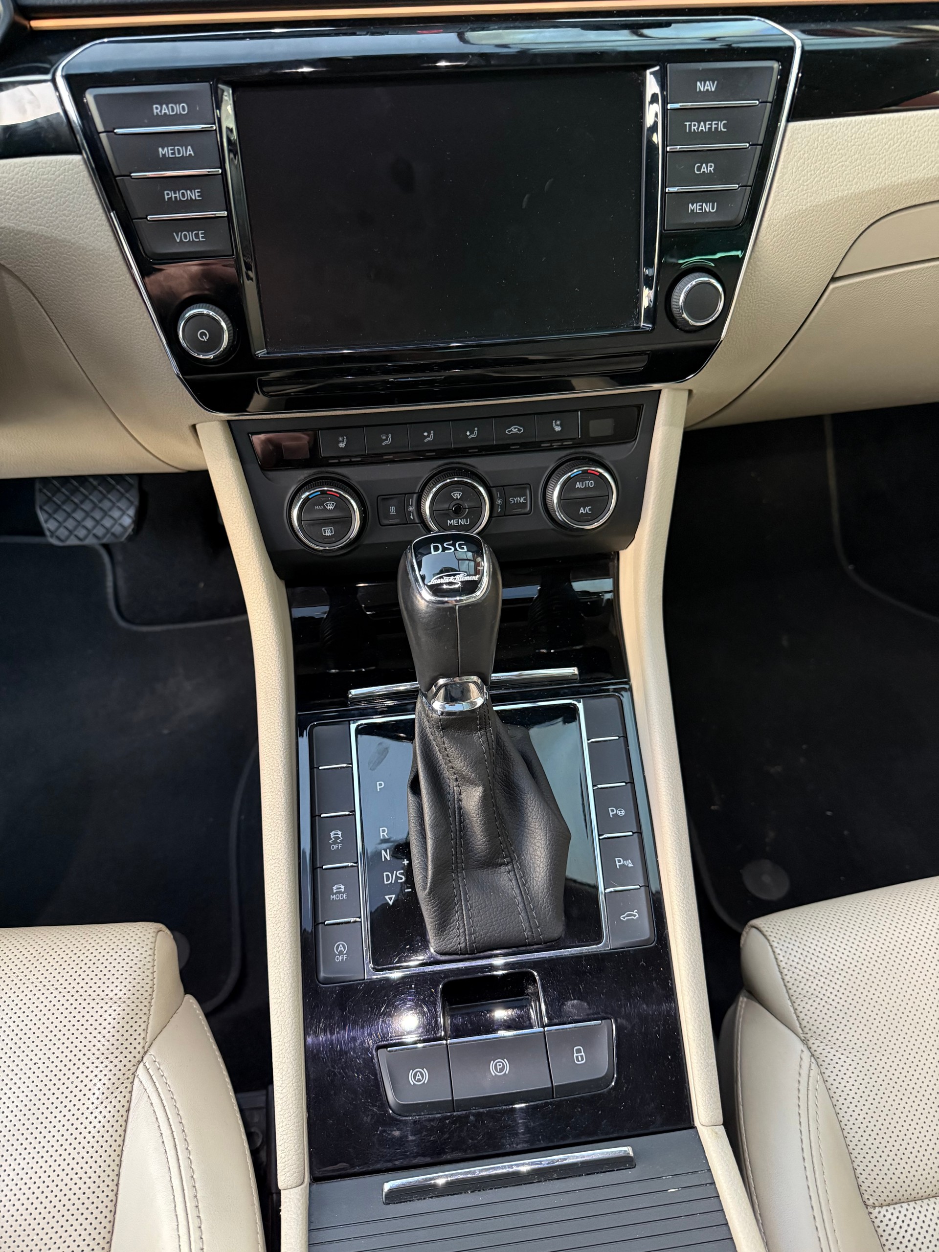 SKODA Superb Combi 2.0 TDi L&K 4x4 DSG-image-11