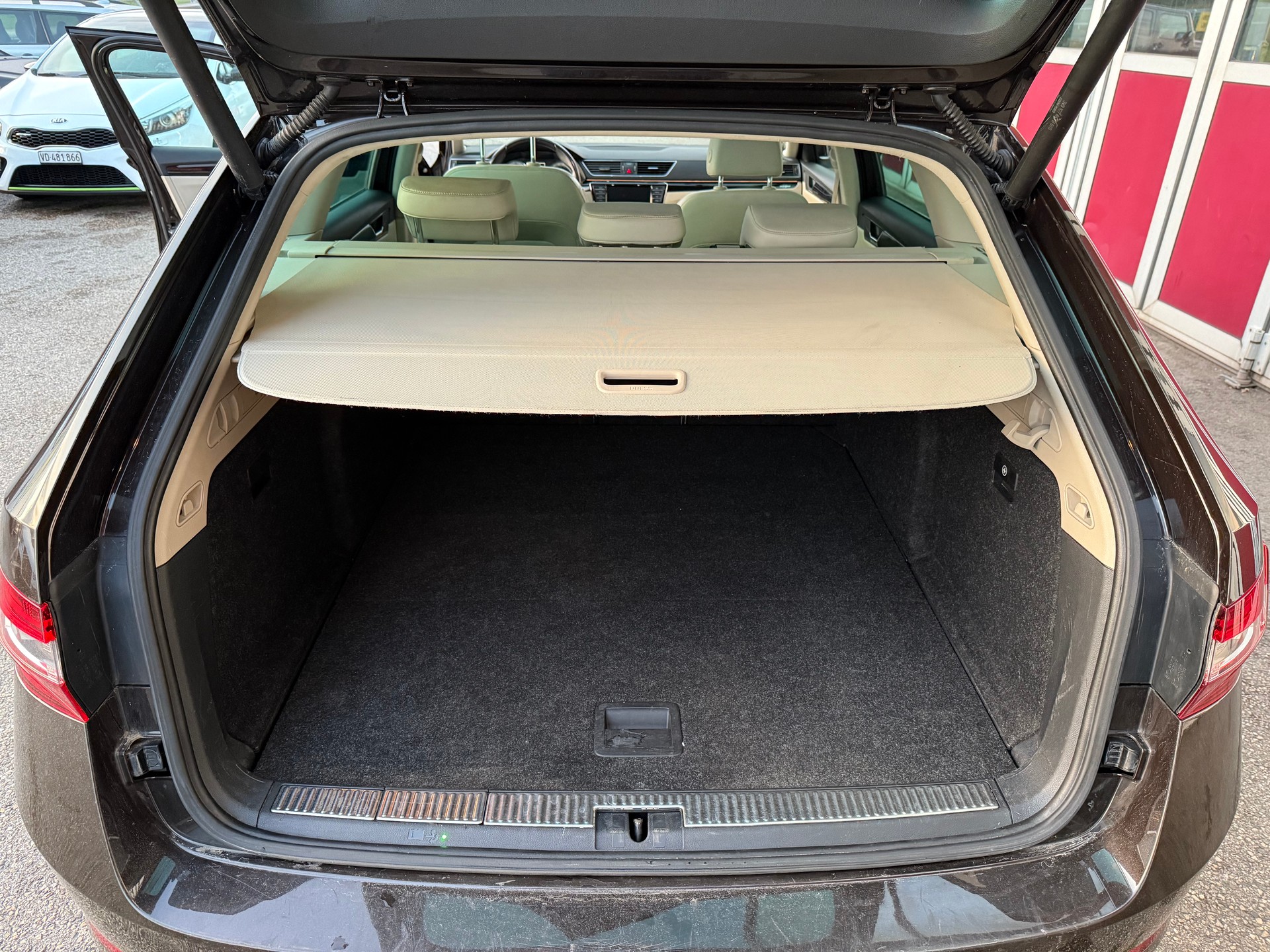 SKODA Superb Combi 2.0 TDi L&K 4x4 DSG-image-6