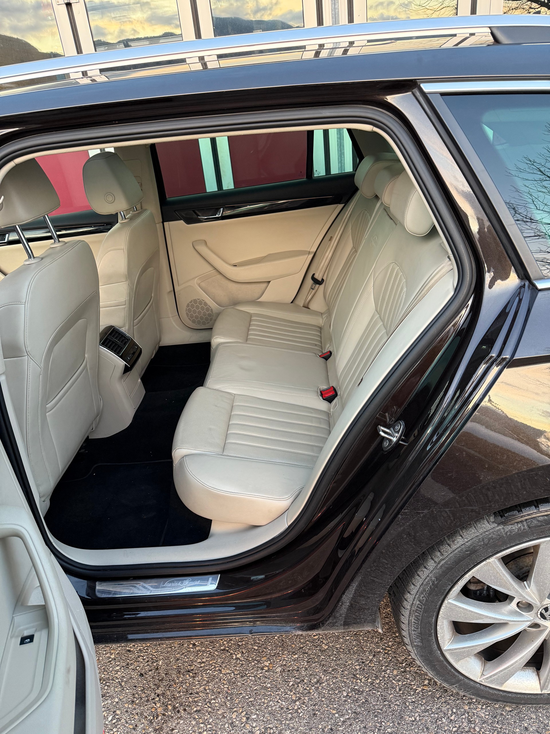 SKODA Superb Combi 2.0 TDi L&K 4x4 DSG-image-5