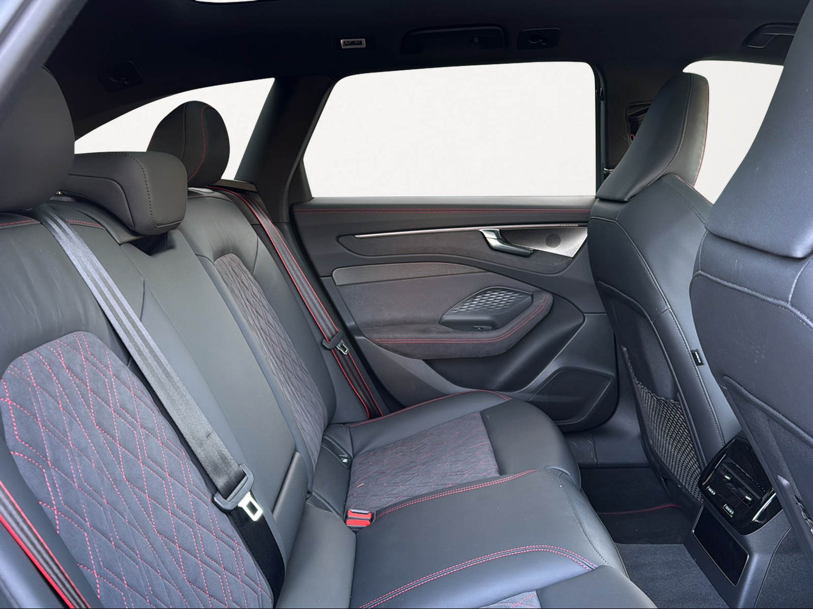 AUDI A6 Avant TFSI quattro 270 kW S tronic-image-3