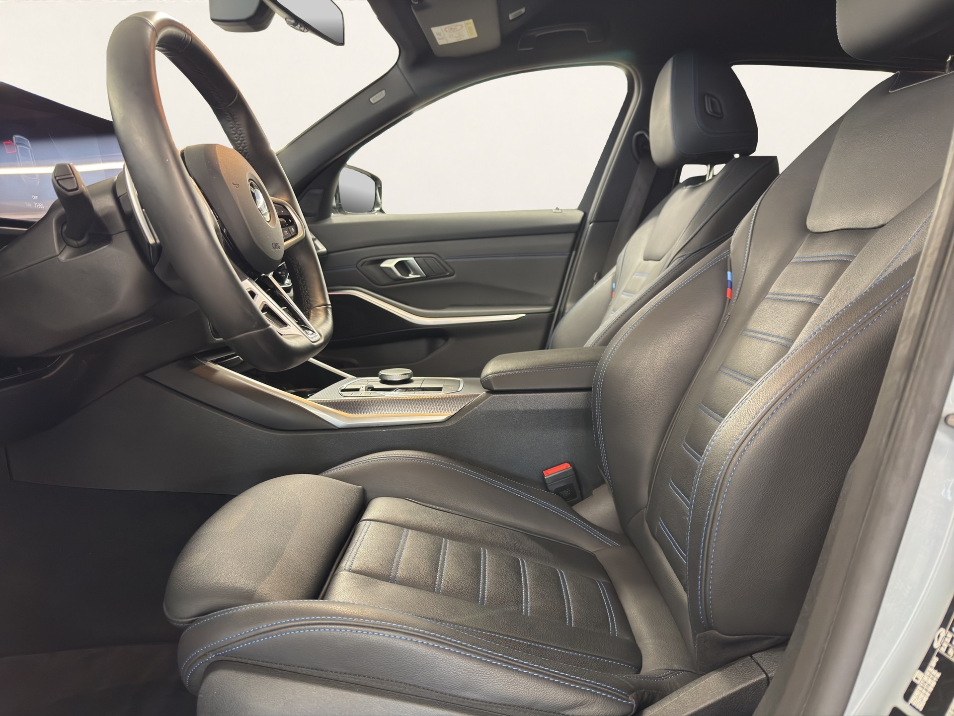 BMW 320d xDr 48V Tour M Sport-image-9