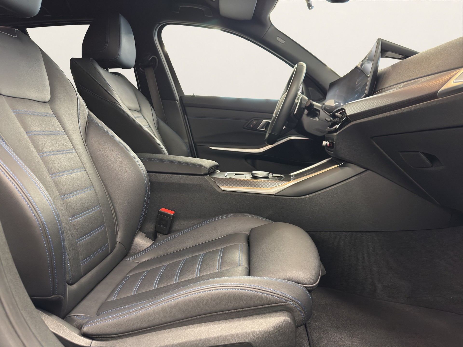 BMW 320d xDr 48V Tour M Sport-image-16