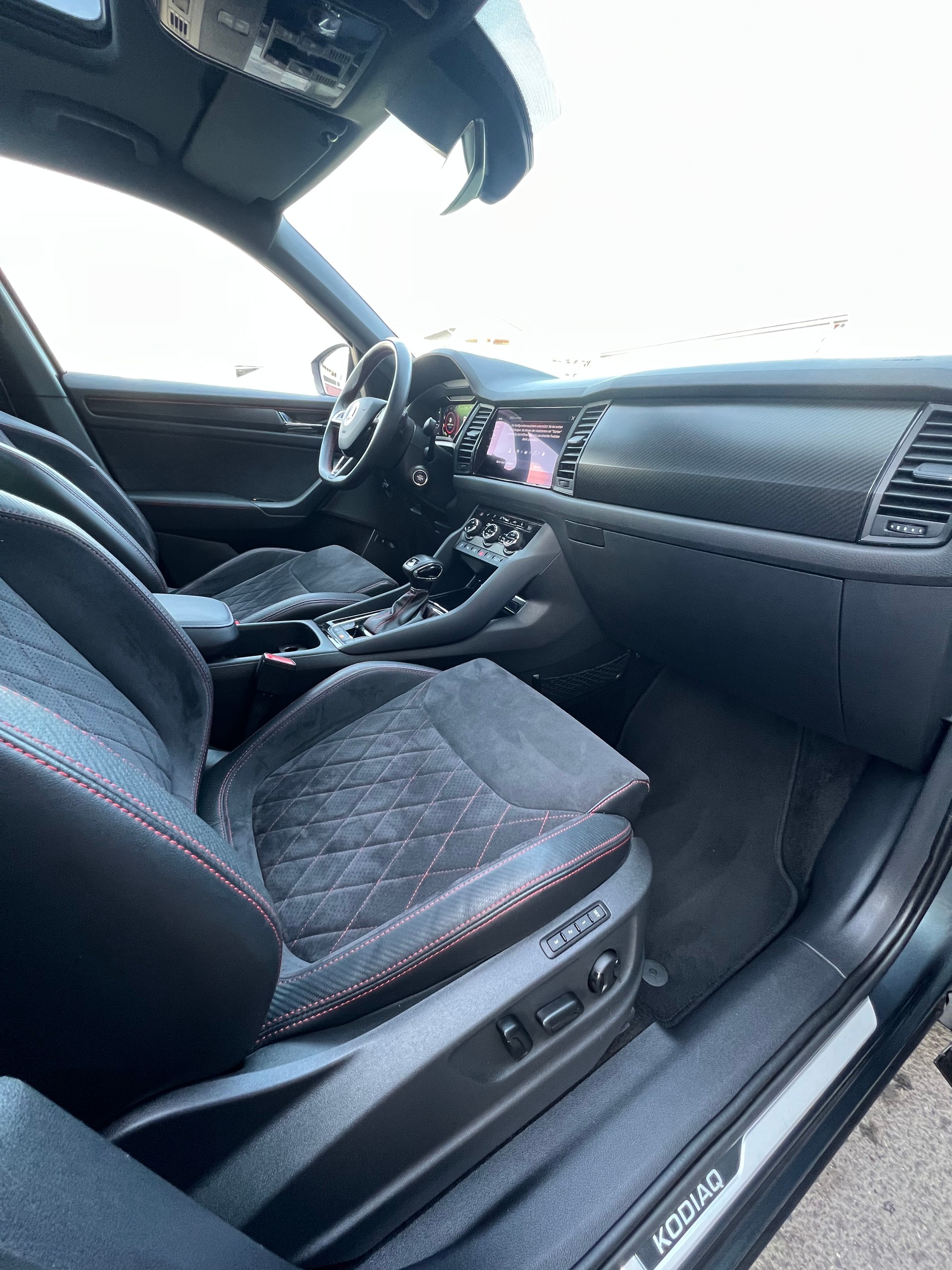 SKODA Kodiaq 2.0 Bi-TDI SCR RS 4x4 DSG 7-Sitze (CHF 375.25/Monat)-image-11