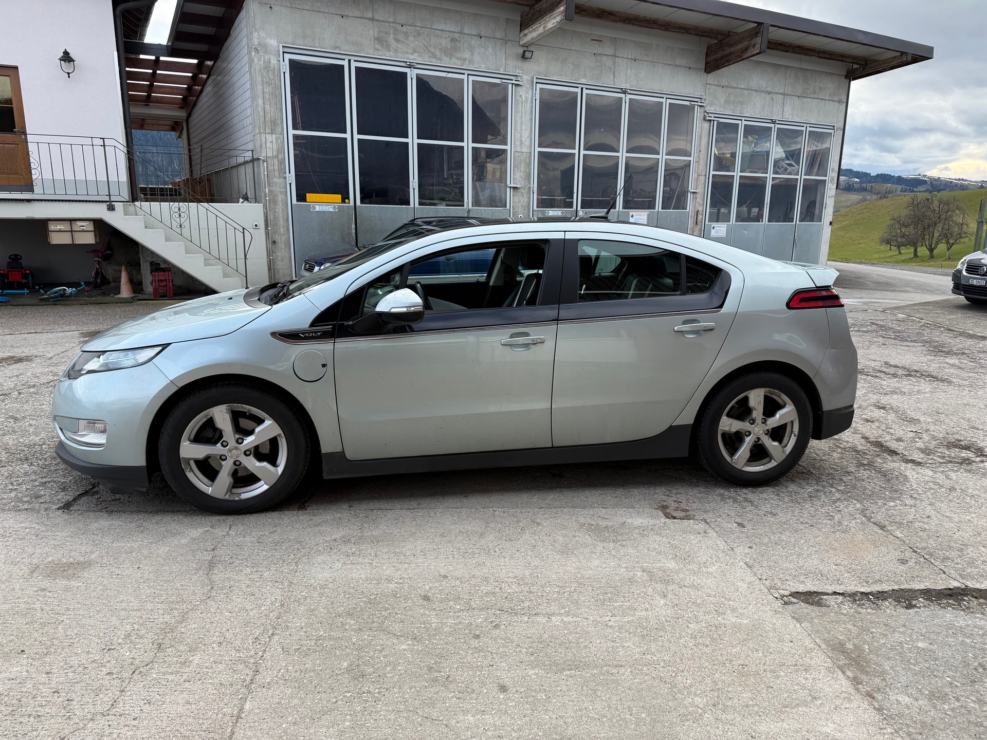CHEVROLET Volt E-image-4