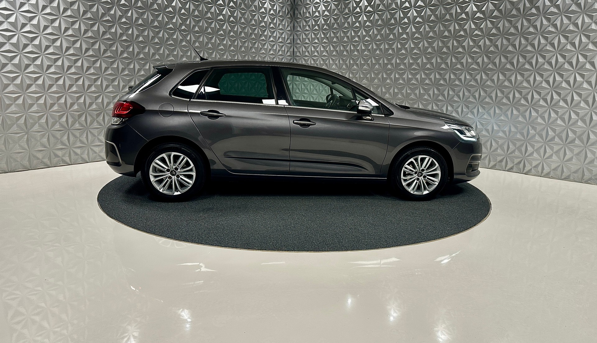 CITROEN C4 1.2 Pure Tech Feel Edition-image-3
