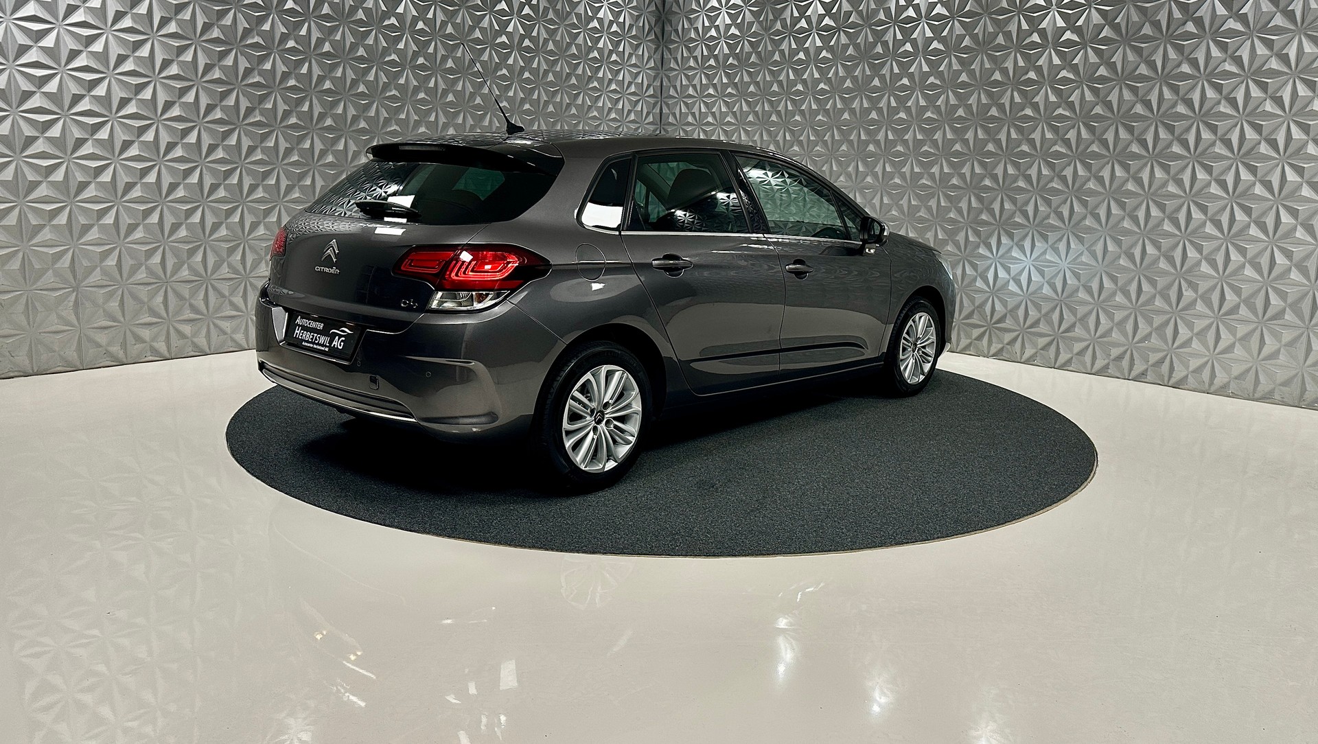 CITROEN C4 1.2 Pure Tech Feel Edition-image-4