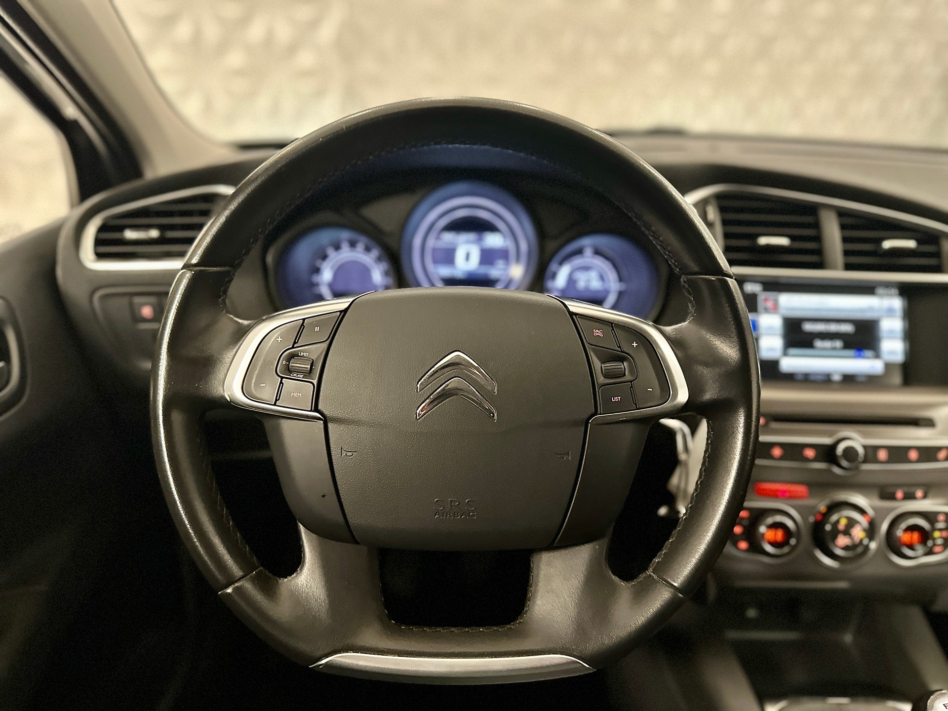 CITROEN C4 1.2 Pure Tech Feel Edition-image-17