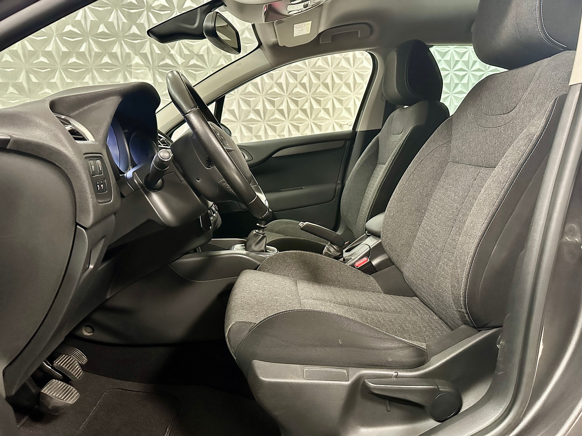 CITROEN C4 1.2 Pure Tech Feel Edition-image-11