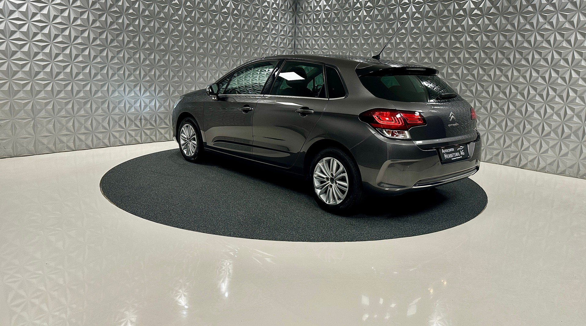 CITROEN C4 1.2 Pure Tech Feel Edition-image-6