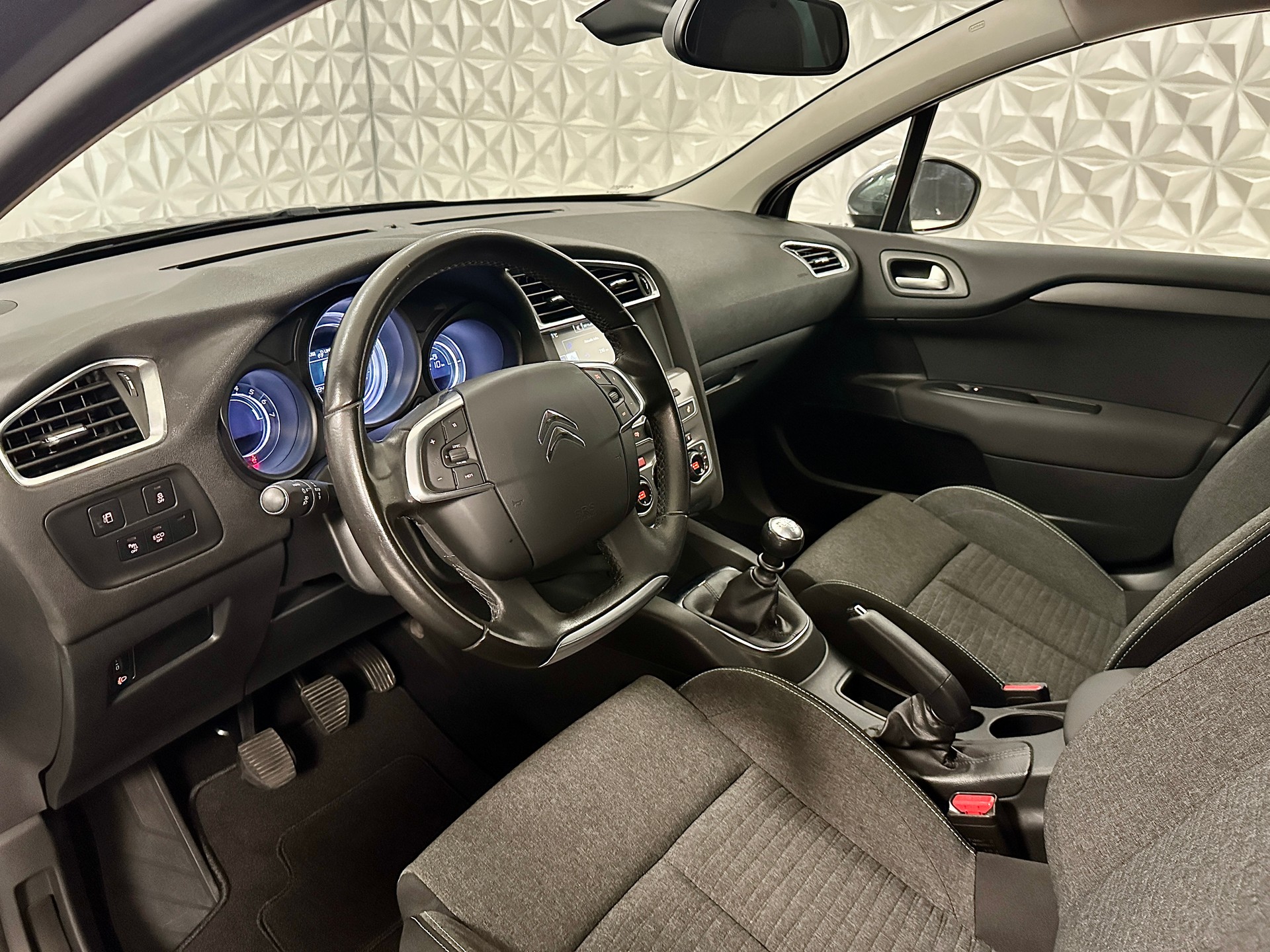 CITROEN C4 1.2 Pure Tech Feel Edition-image-10