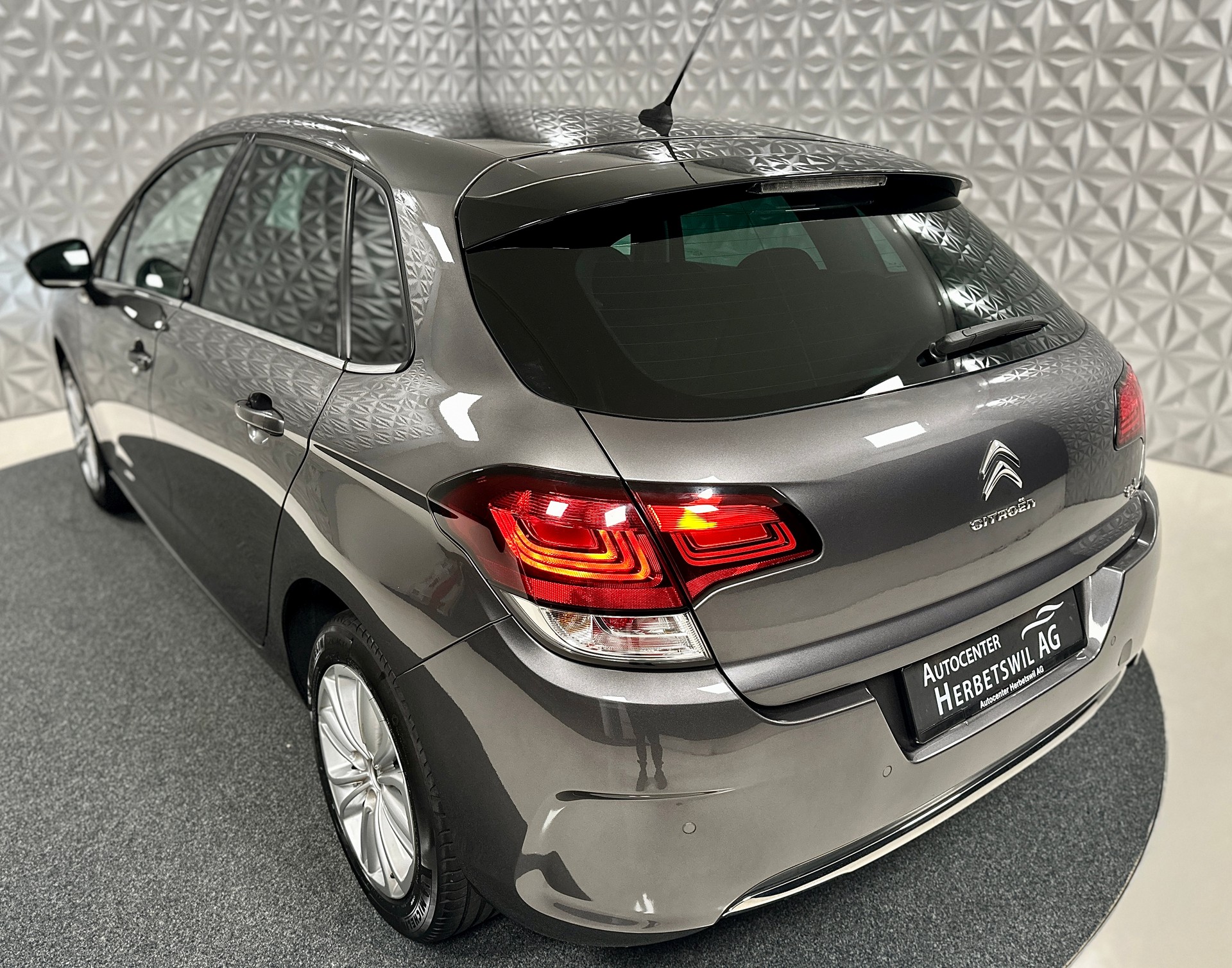 CITROEN C4 1.2 Pure Tech Feel Edition-image-9