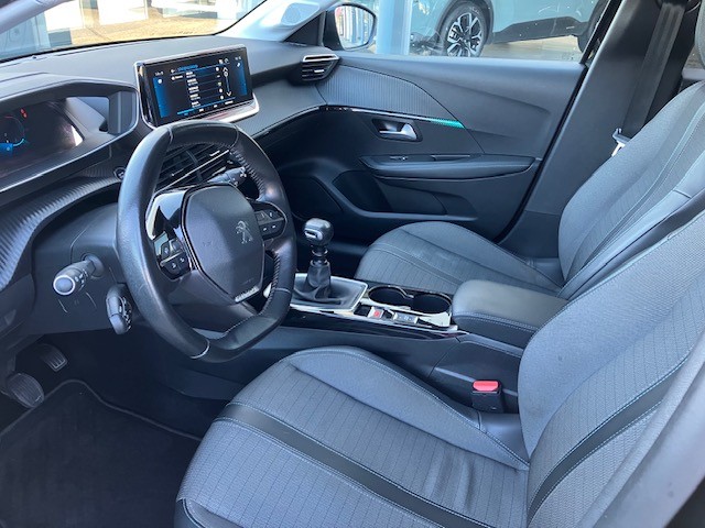 PEUGEOT 208 1.2 PureTech Allure-image-4
